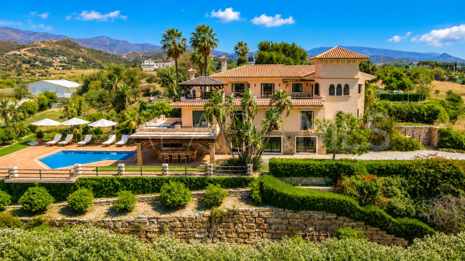 Finca for sale in Estepona