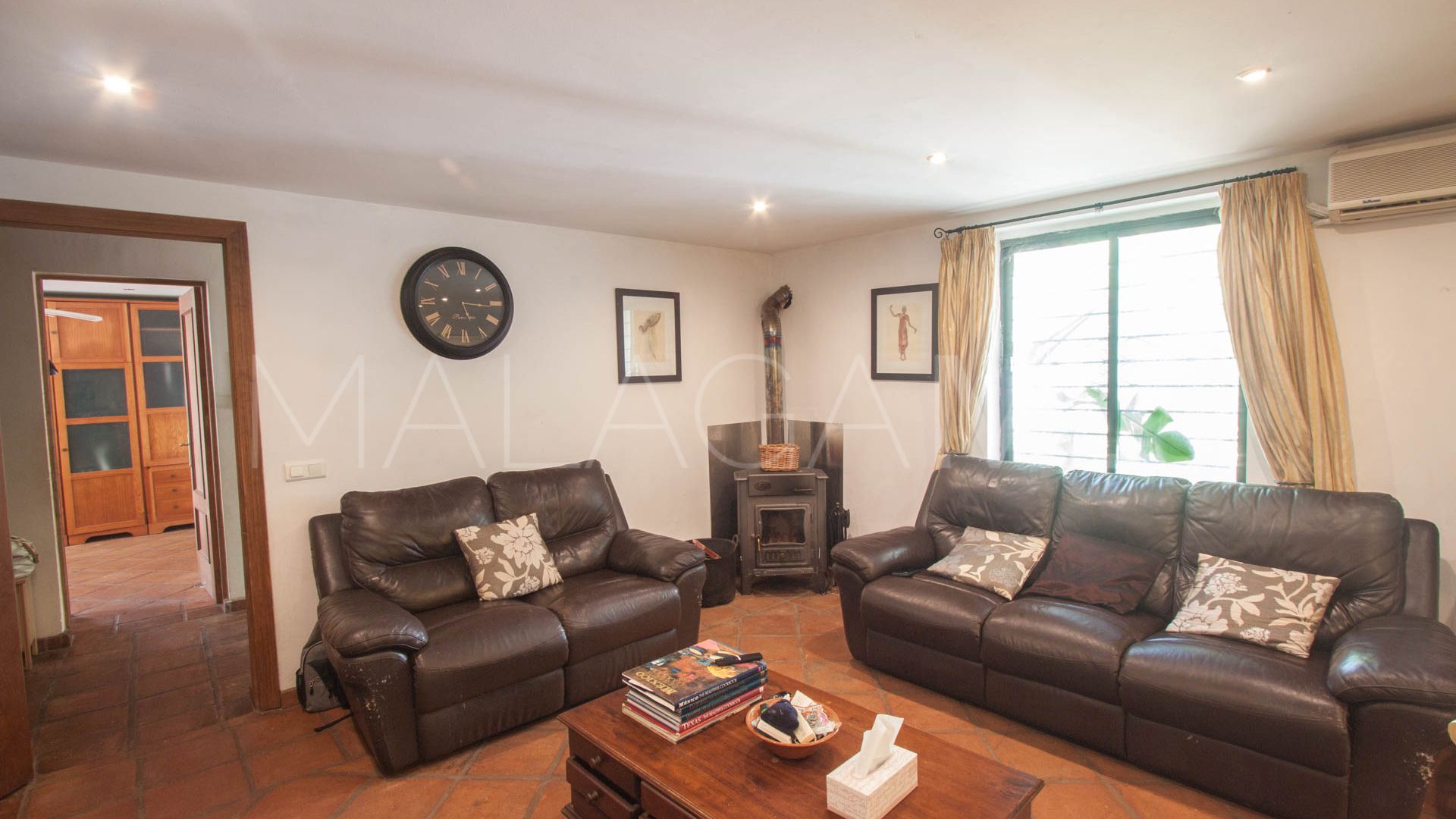 Buy finca de 3 bedrooms in Casares