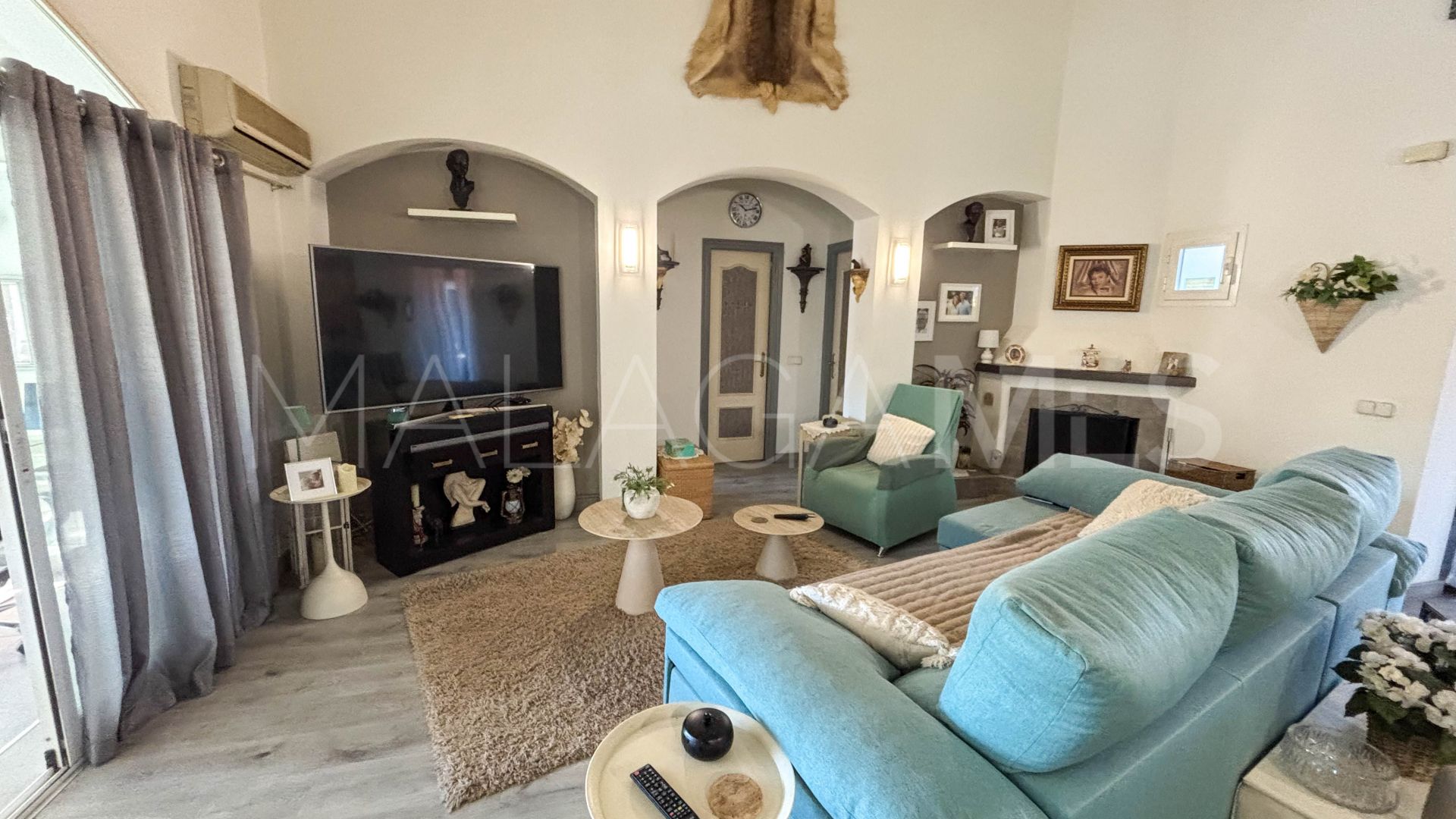 Se vende finca with 3 bedrooms in Estepona