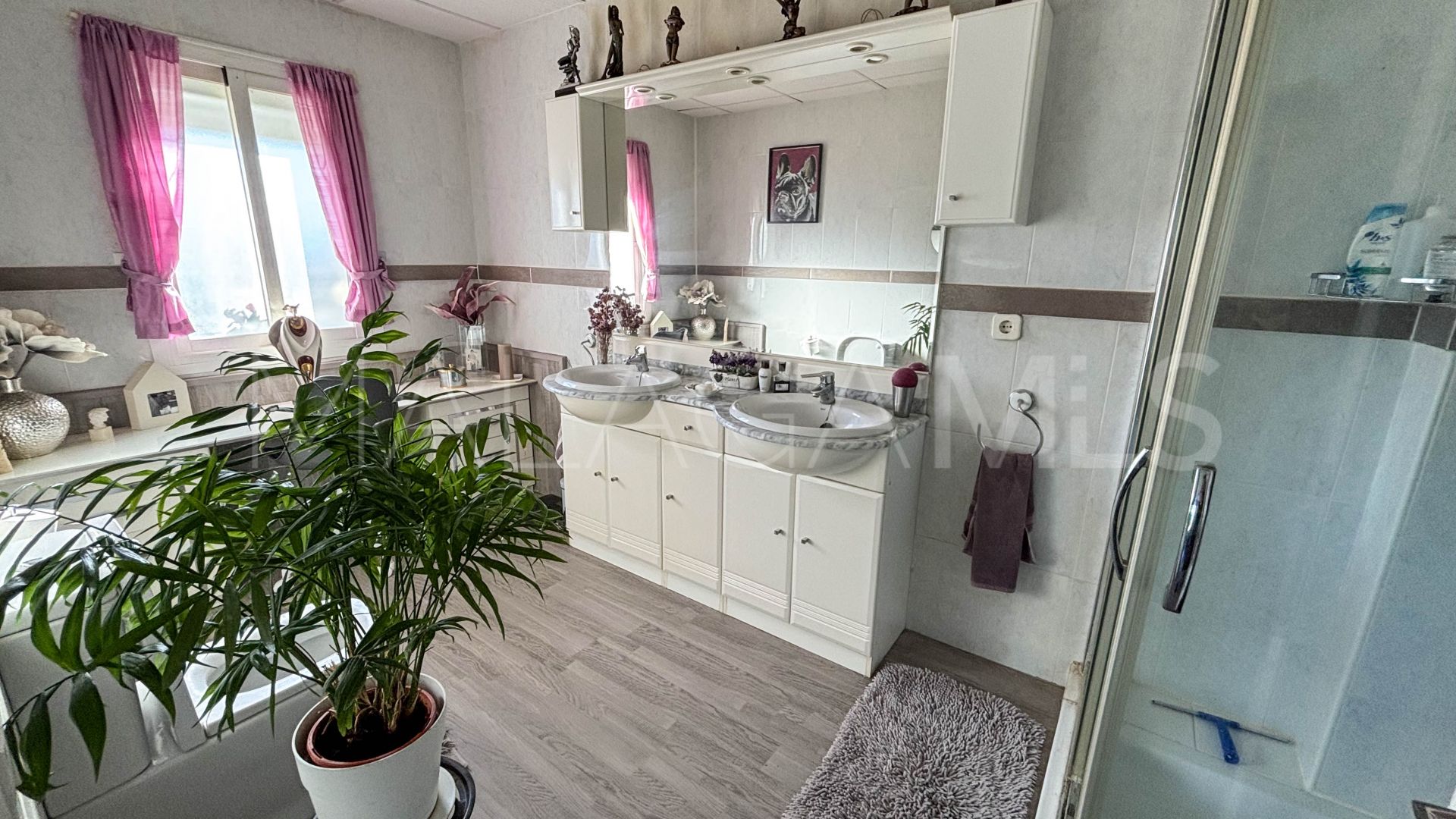 Se vende finca with 3 bedrooms in Estepona