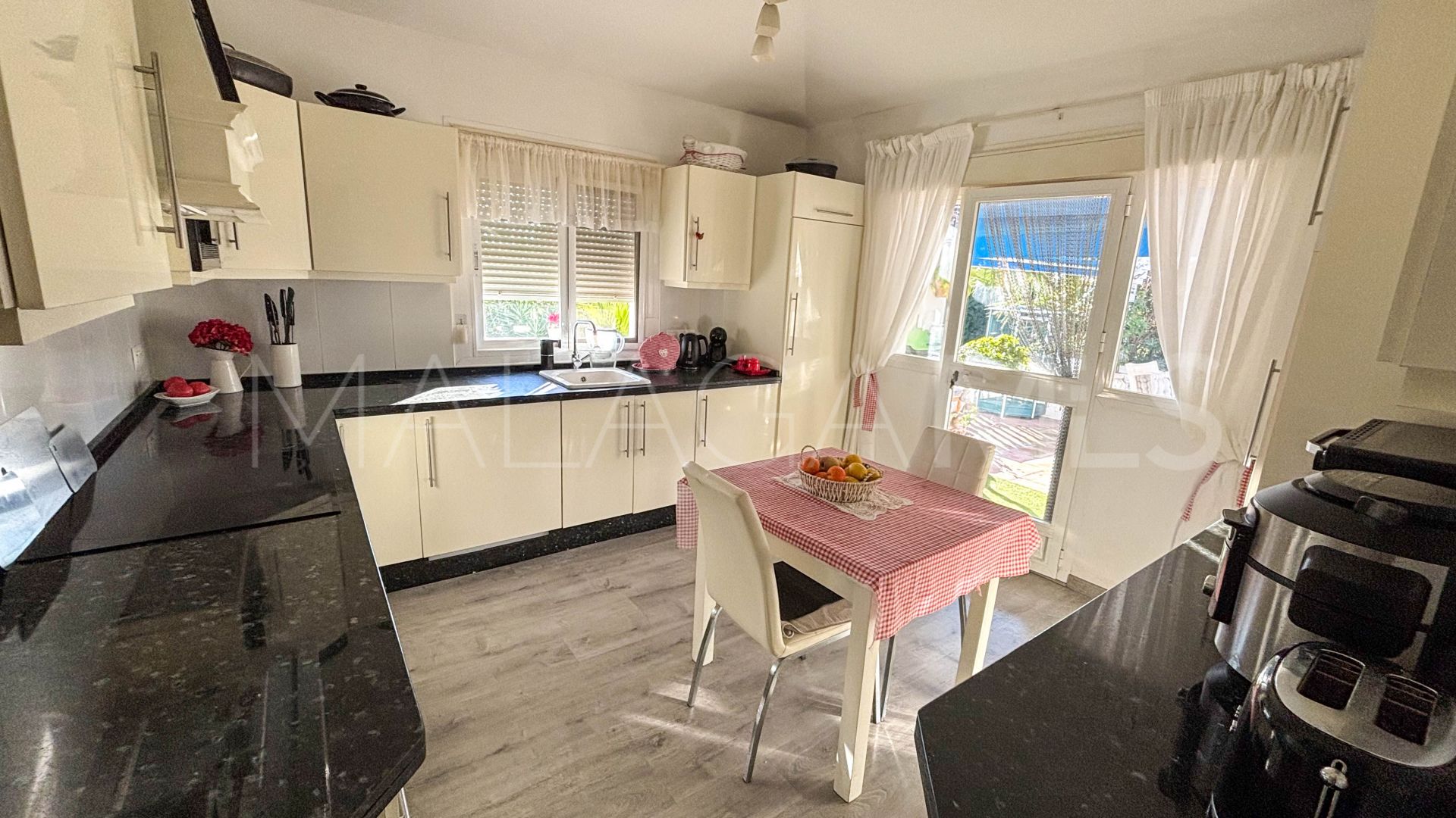 Se vende finca with 3 bedrooms in Estepona