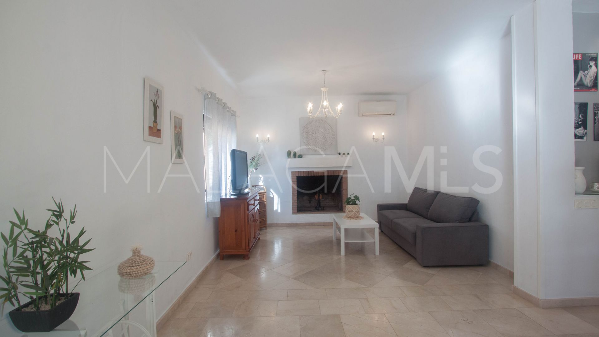 For sale finca with 4 bedrooms in Estepona