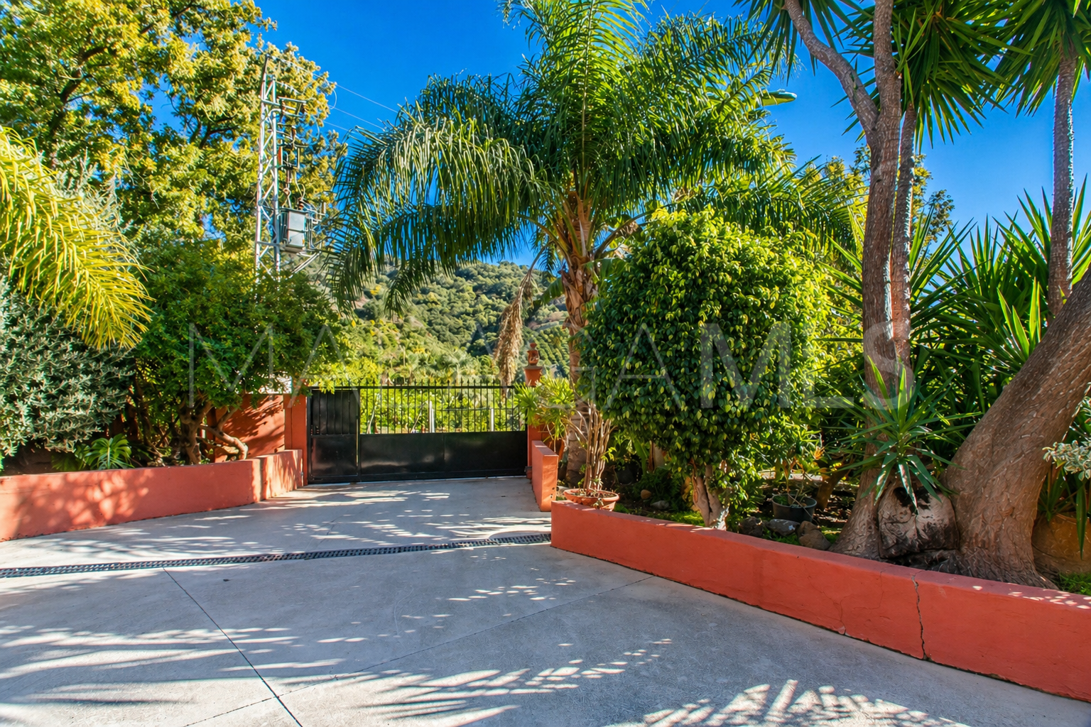 Finca with 4 bedrooms for sale in Estepona