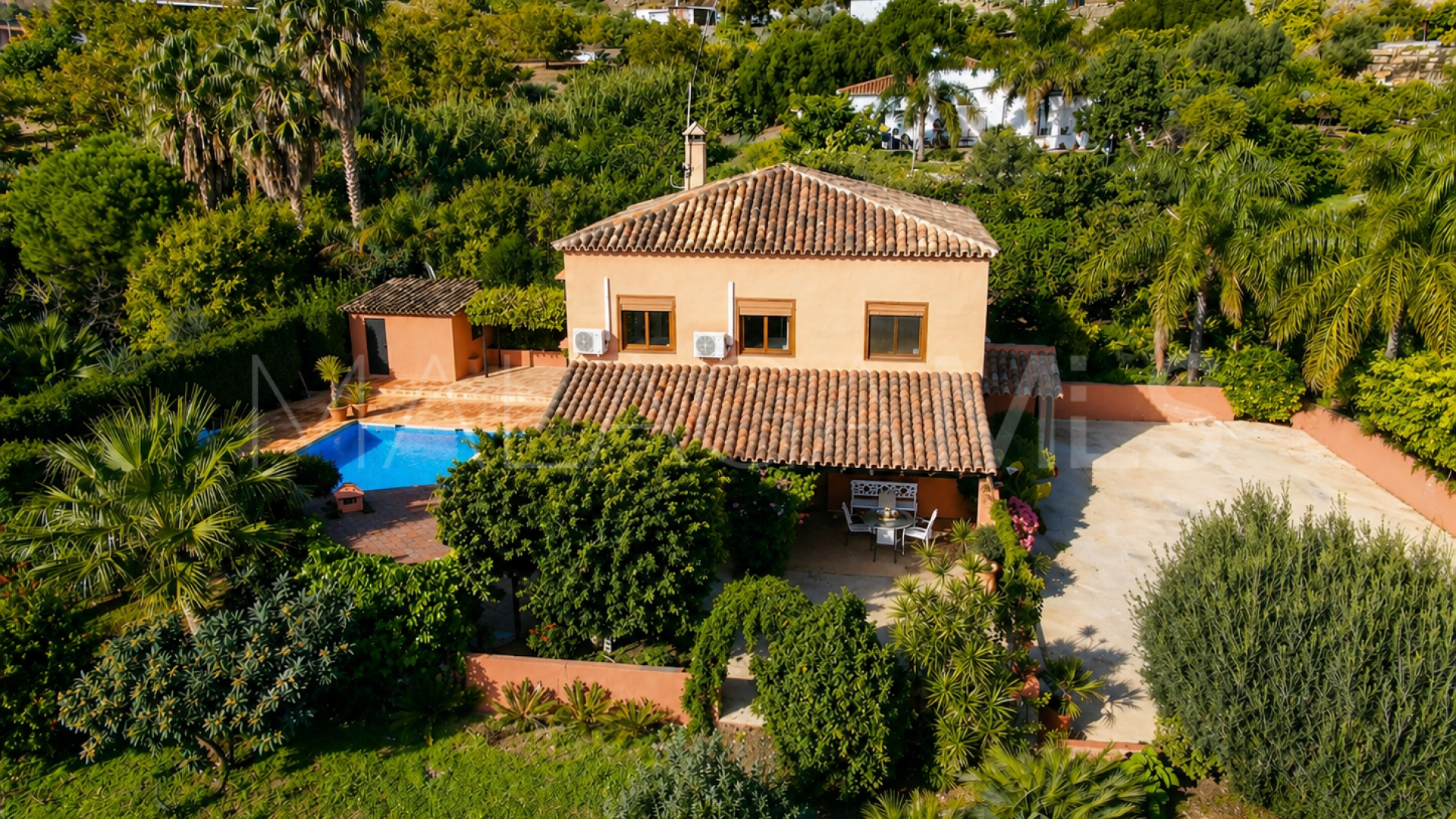 Finca with 4 bedrooms for sale in Estepona