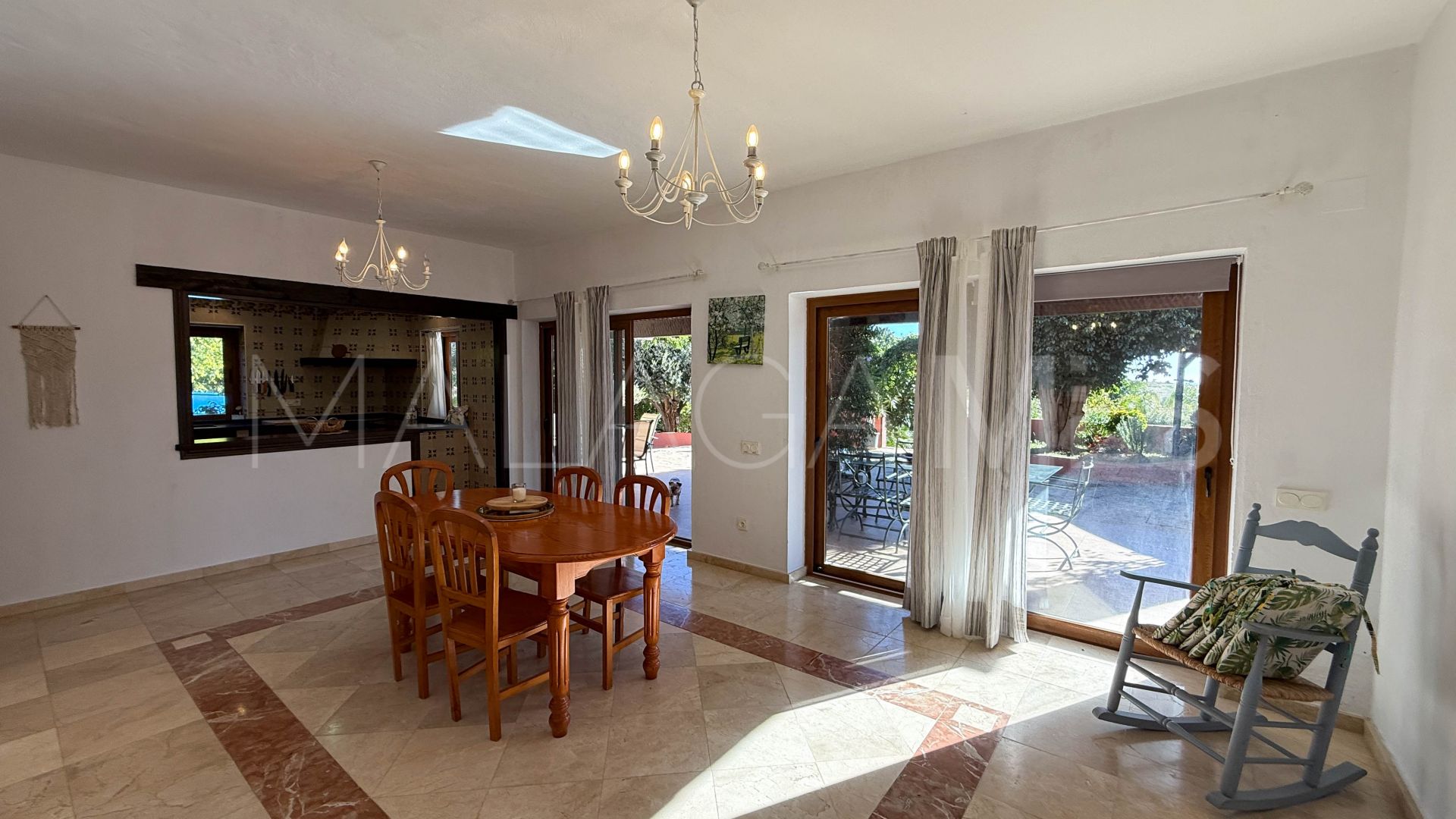 For sale finca with 4 bedrooms in Estepona