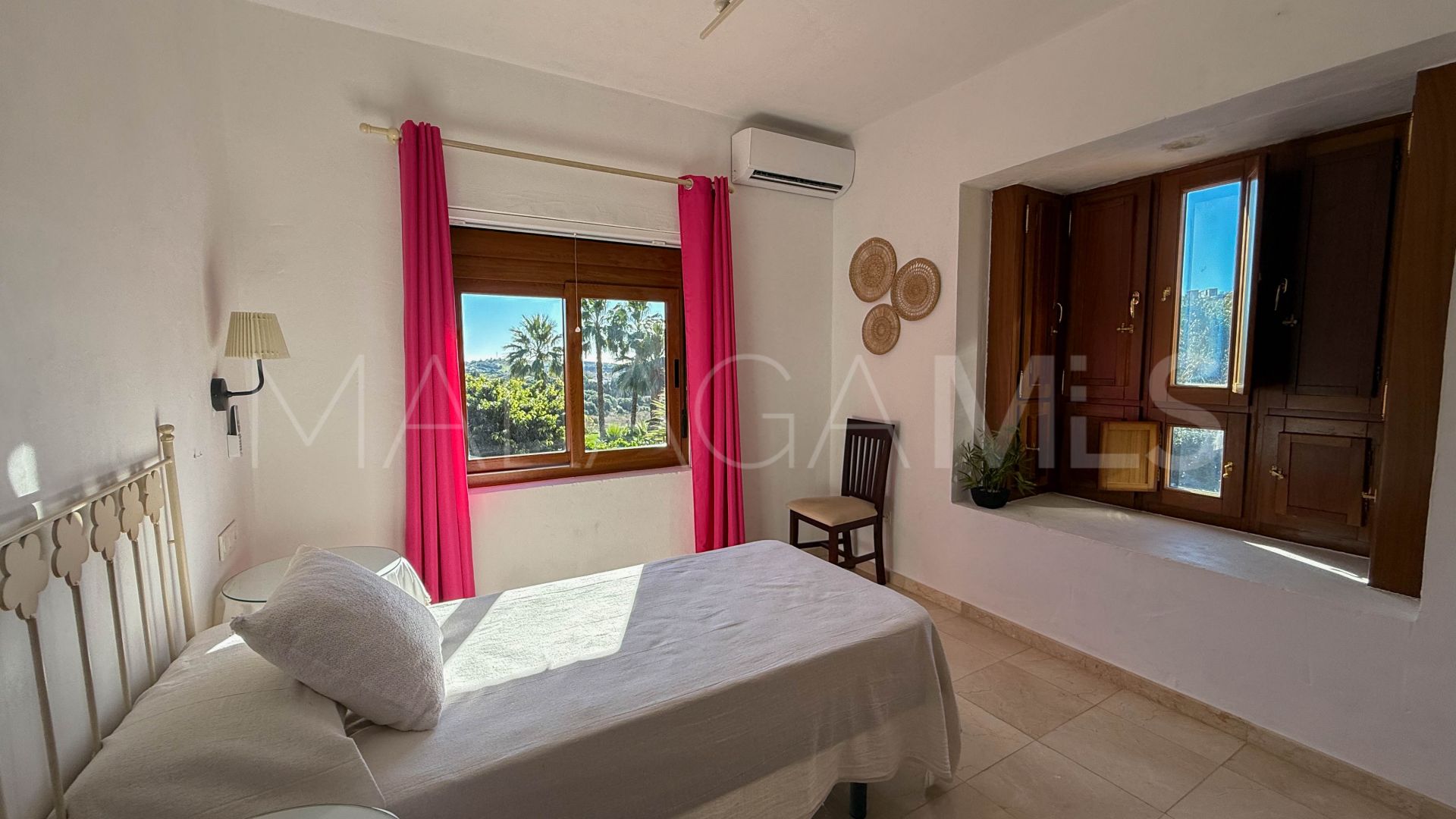 For sale finca with 4 bedrooms in Estepona