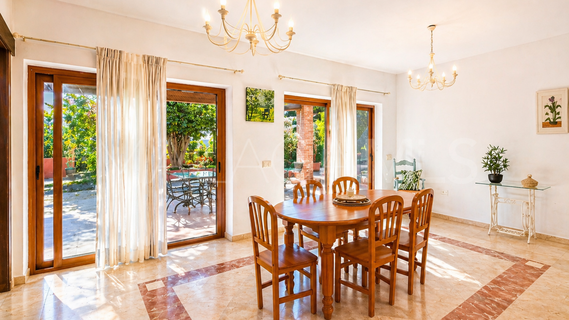 Finca with 4 bedrooms for sale in Estepona