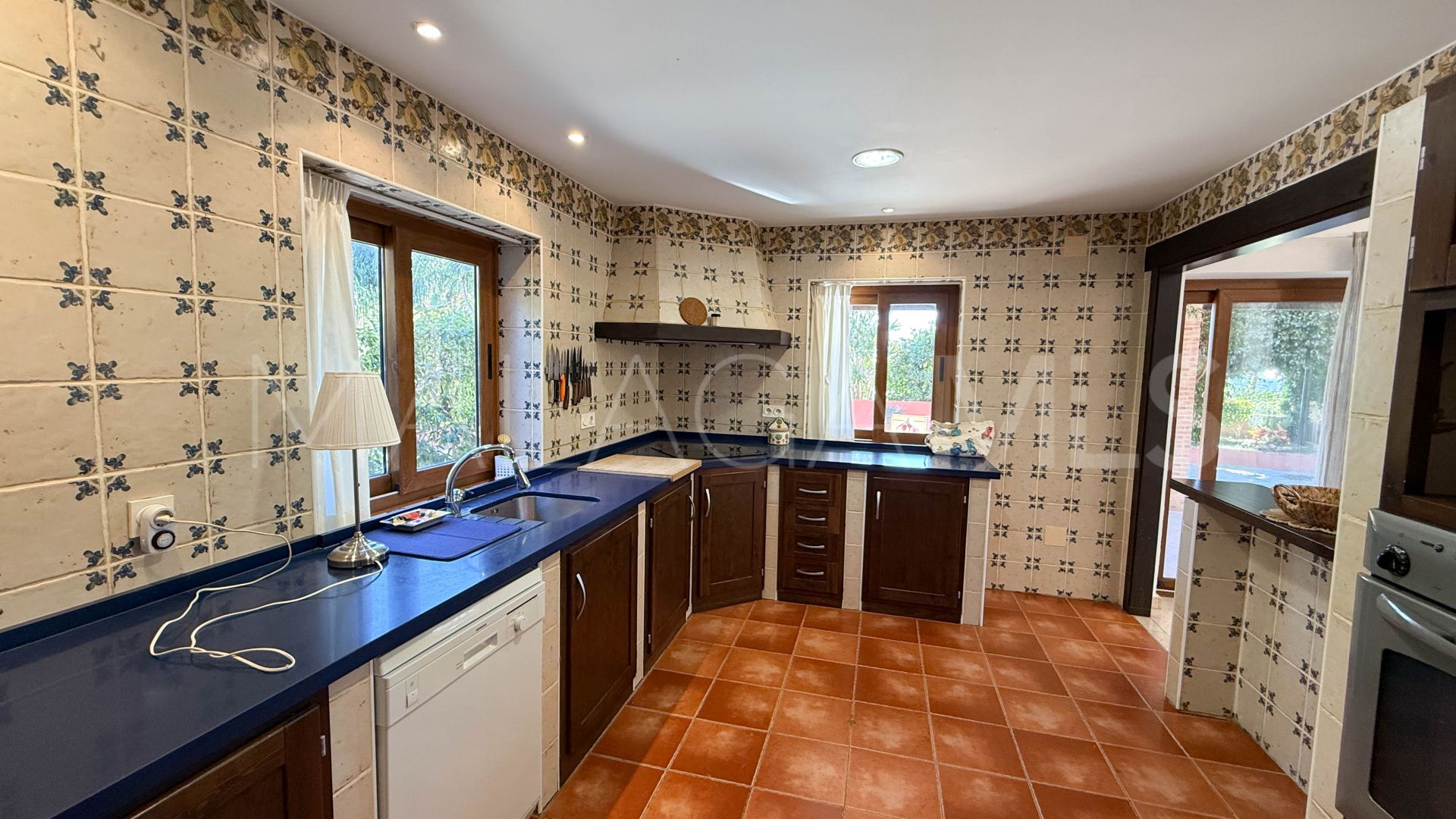 For sale finca with 4 bedrooms in Estepona