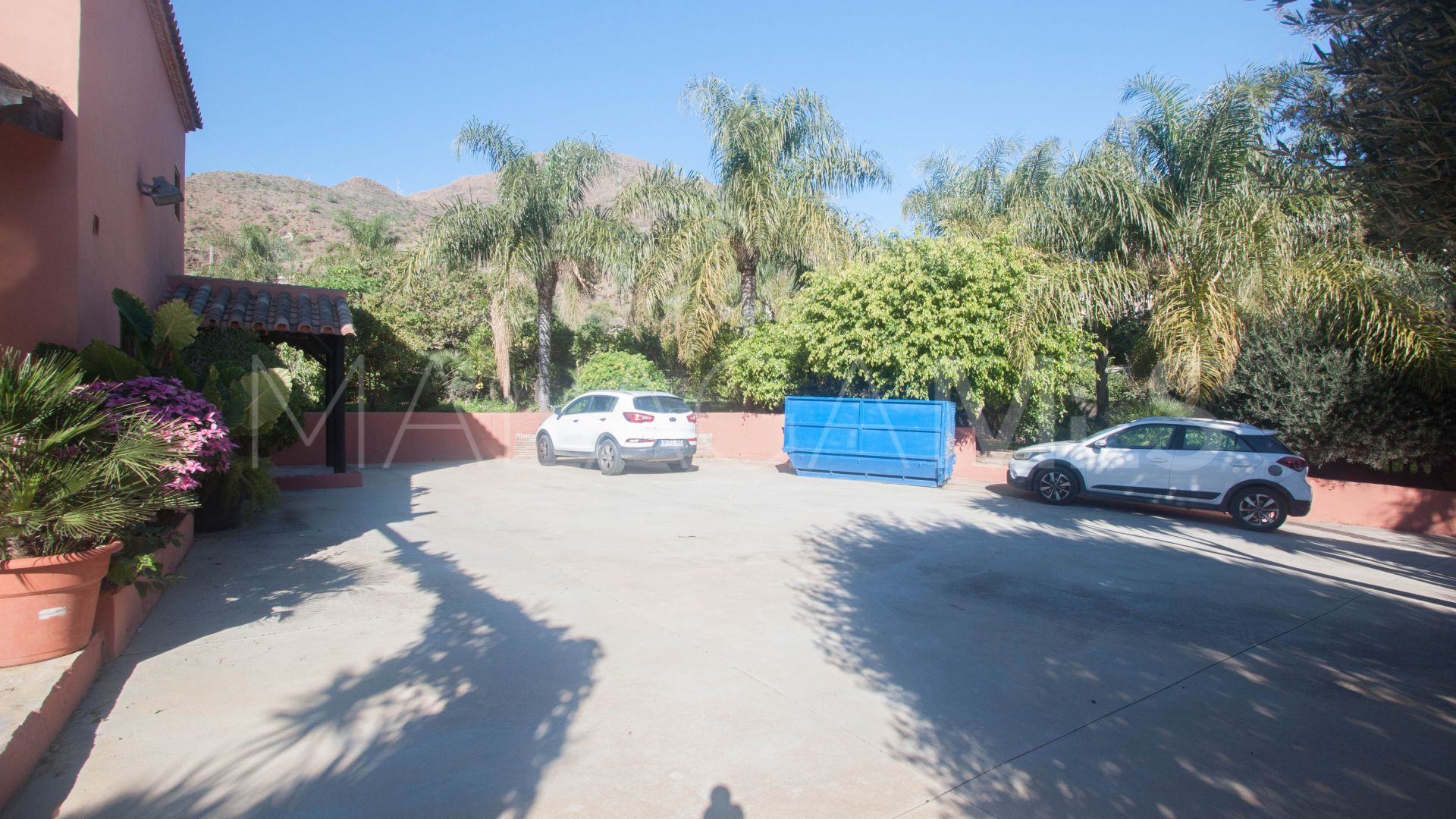 For sale finca with 4 bedrooms in Estepona