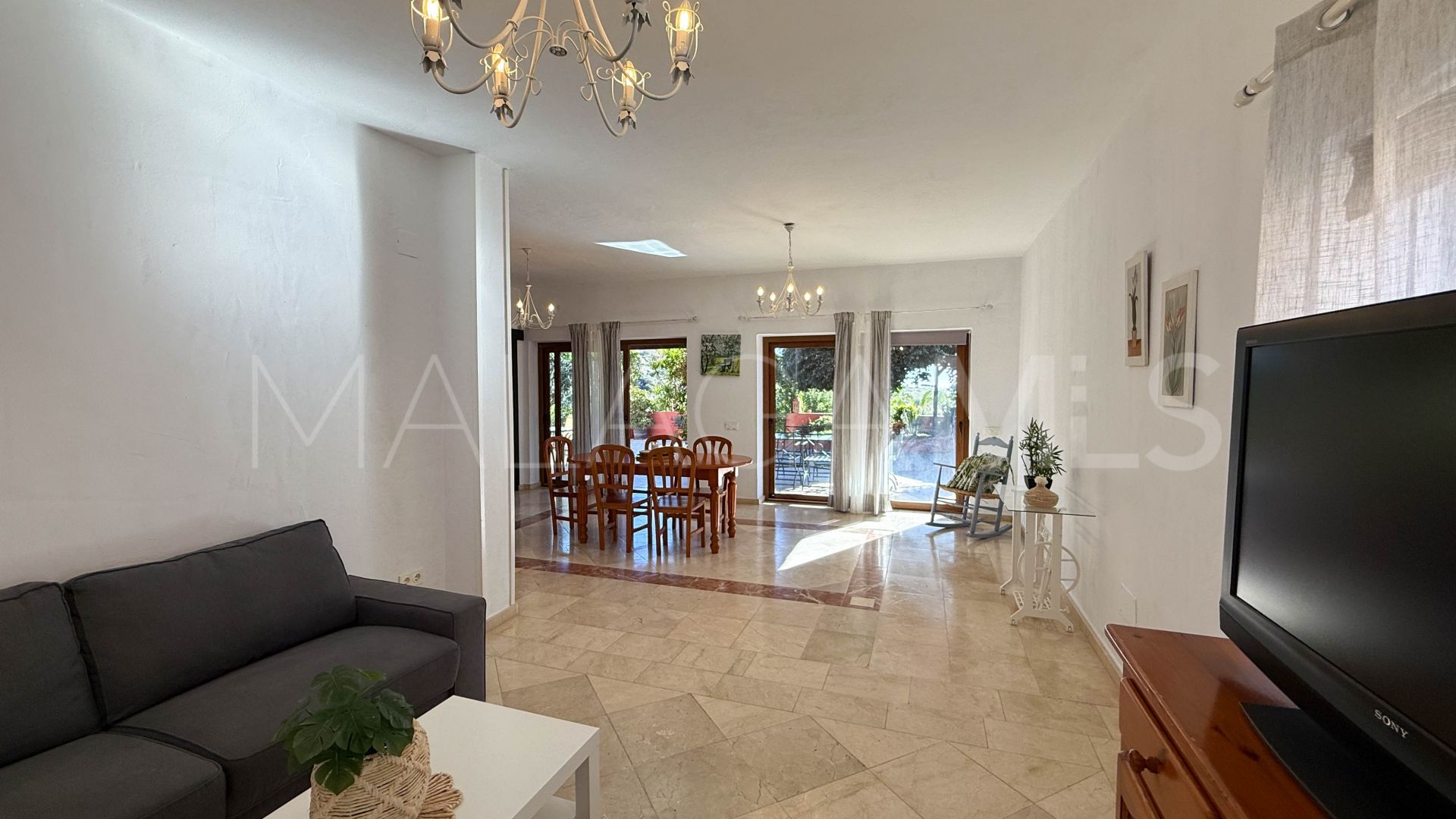 For sale finca with 4 bedrooms in Estepona