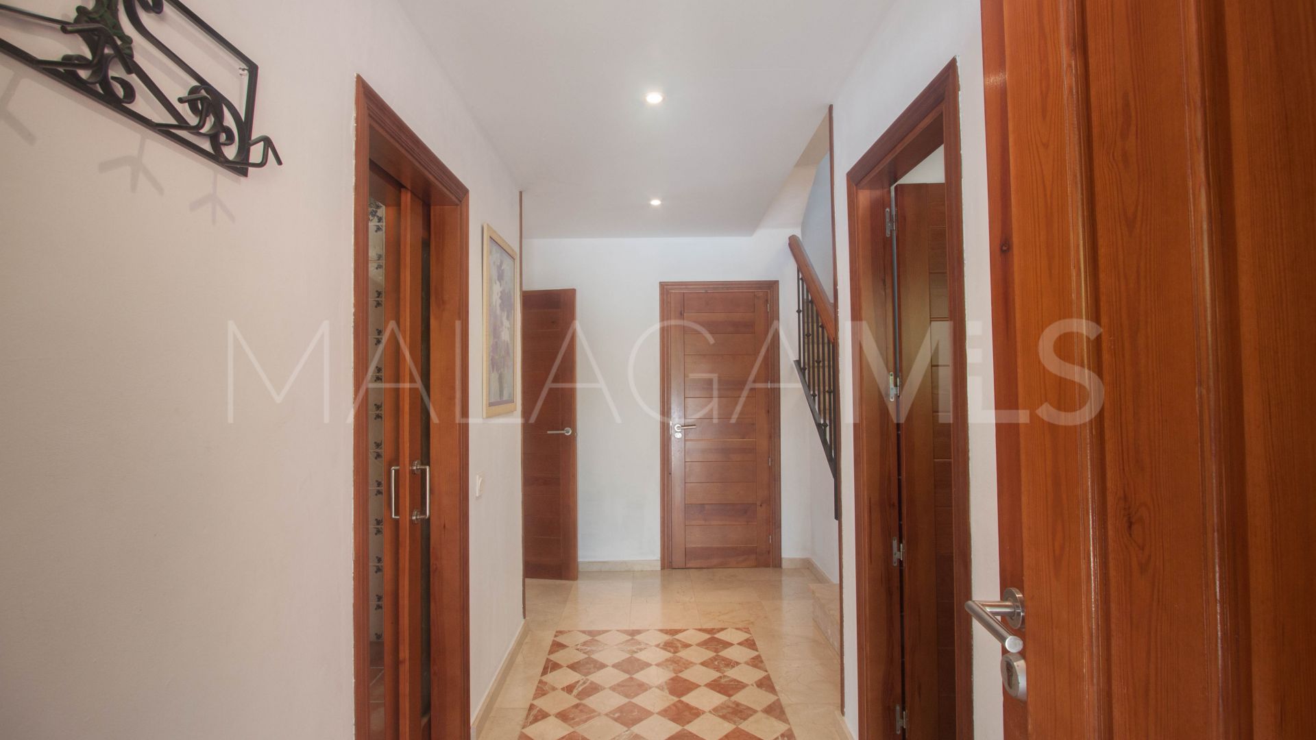 For sale finca with 4 bedrooms in Estepona