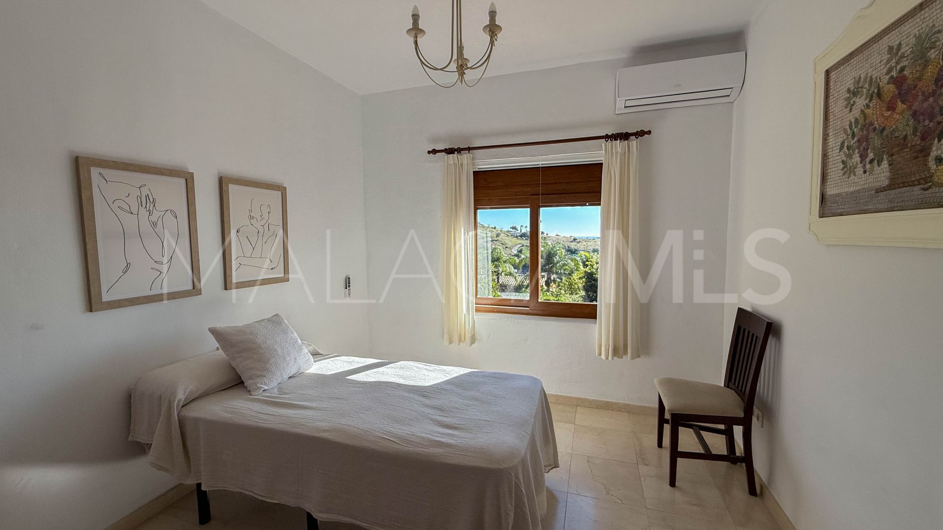 For sale finca with 4 bedrooms in Estepona