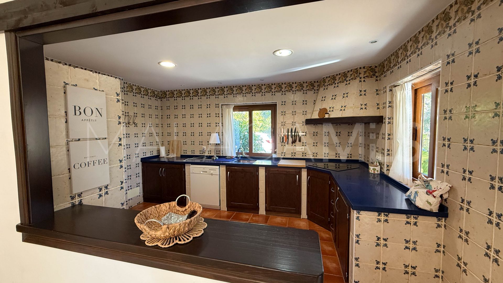 For sale finca with 4 bedrooms in Estepona