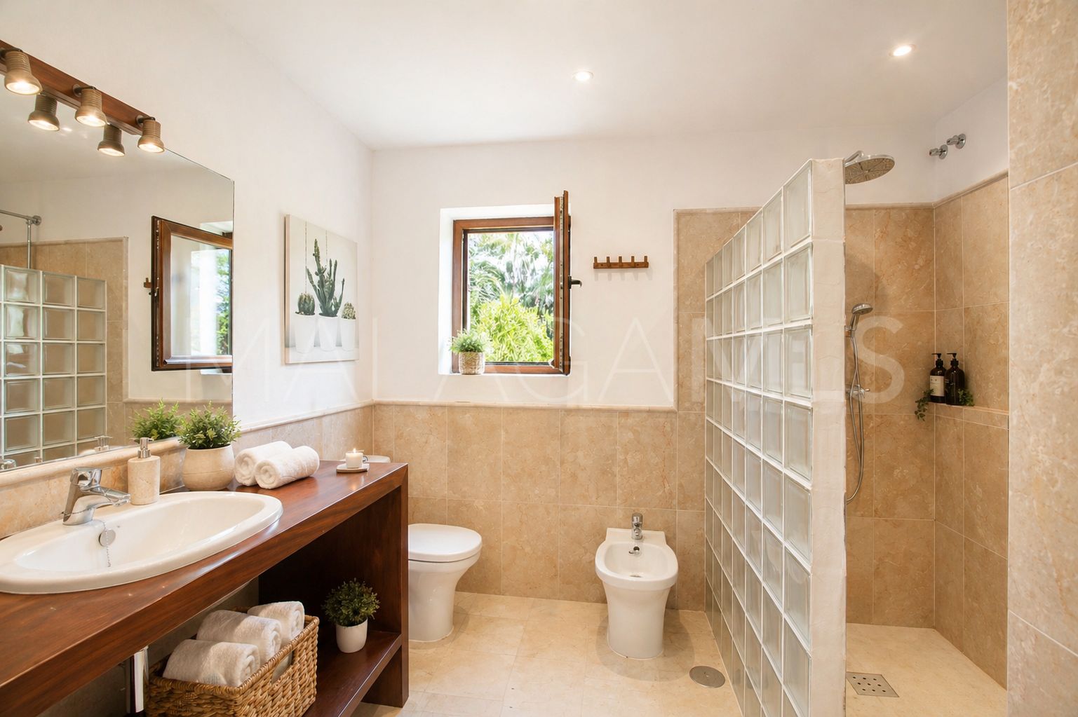Finca with 4 bedrooms for sale in Estepona