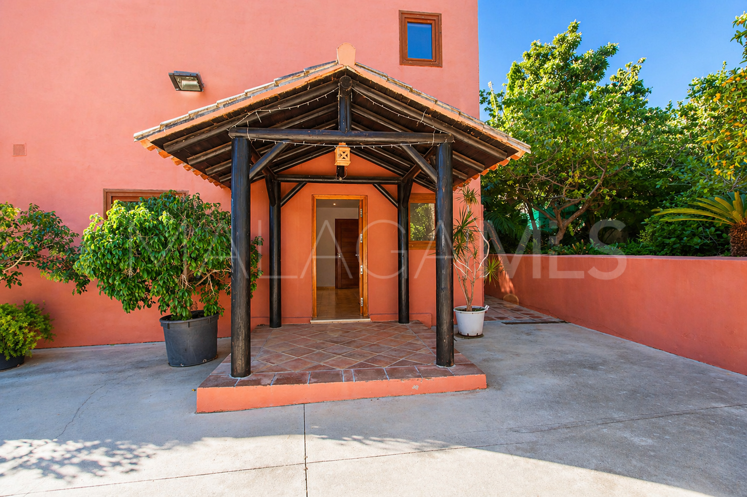 Finca with 4 bedrooms for sale in Estepona