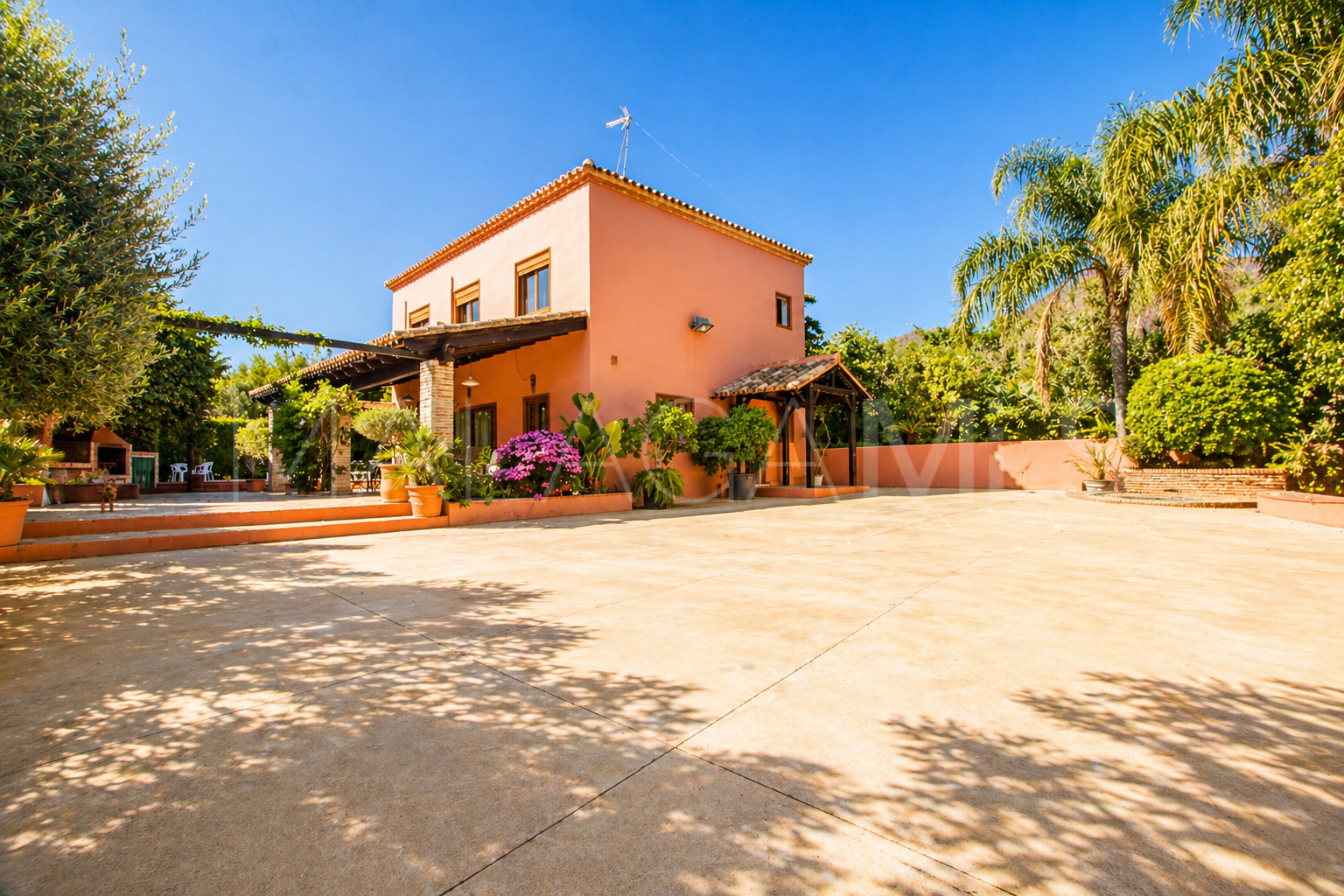 Finca with 4 bedrooms for sale in Estepona