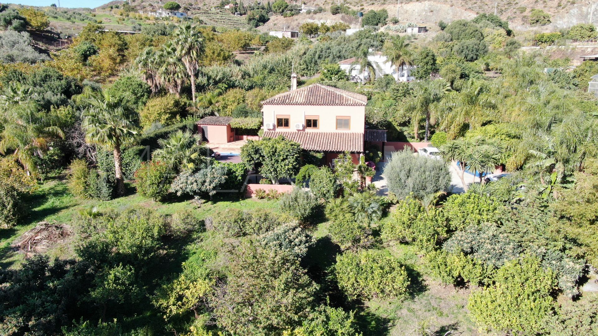 For sale finca with 4 bedrooms in Estepona
