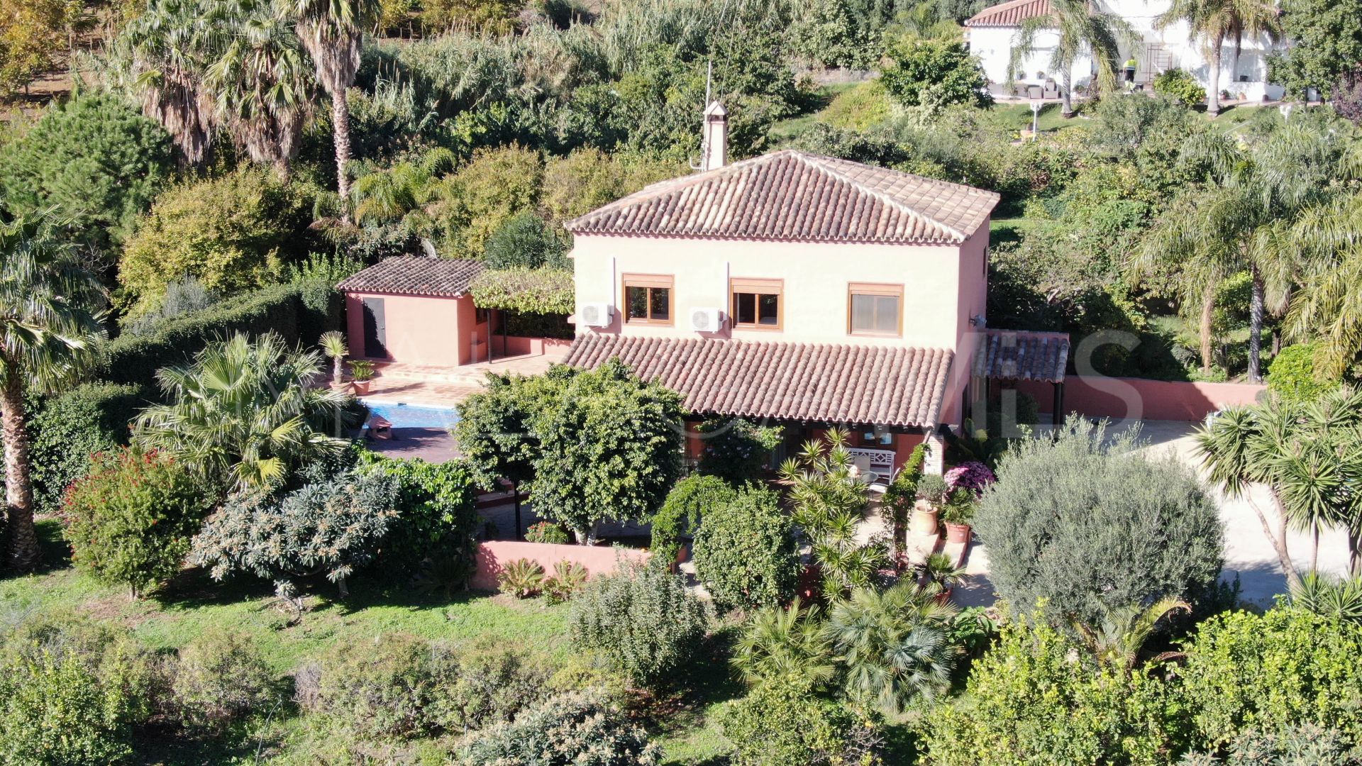 For sale finca with 4 bedrooms in Estepona