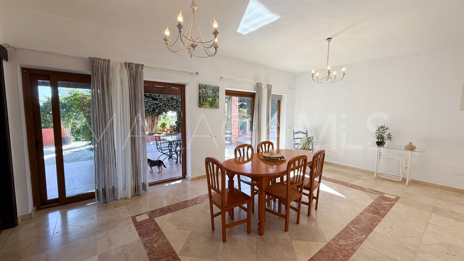 For sale finca with 4 bedrooms in Estepona