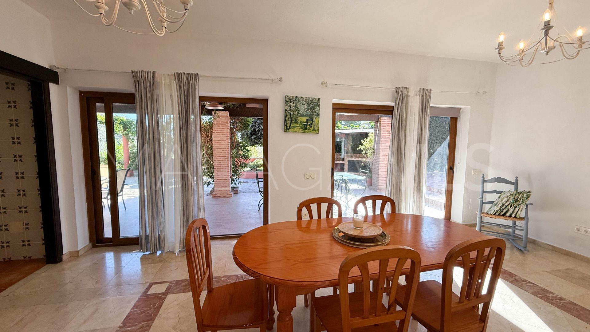 For sale finca with 4 bedrooms in Estepona