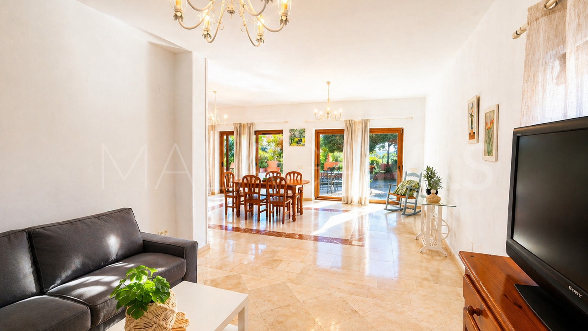Finca with 4 bedrooms for sale in Estepona