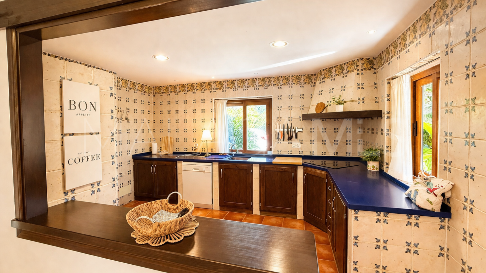 Finca with 4 bedrooms for sale in Estepona