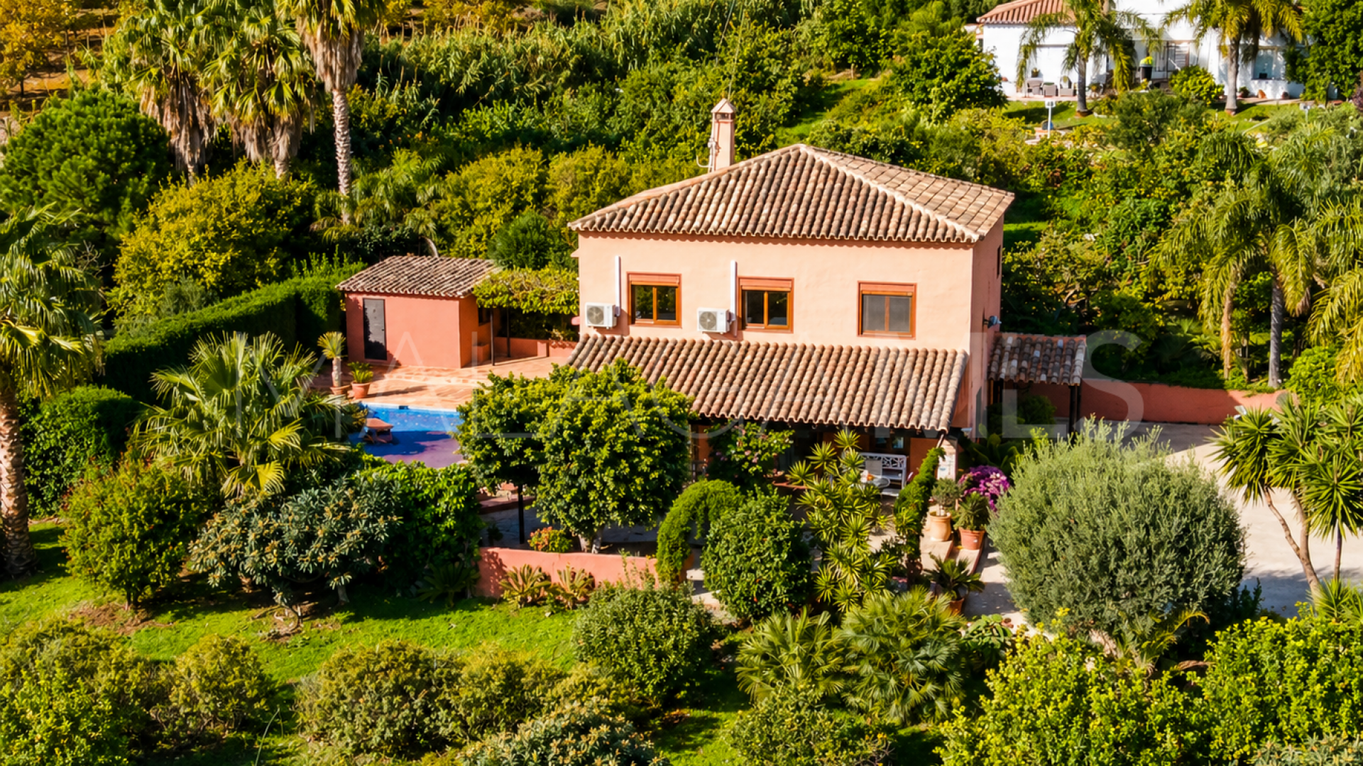 Finca with 4 bedrooms for sale in Estepona