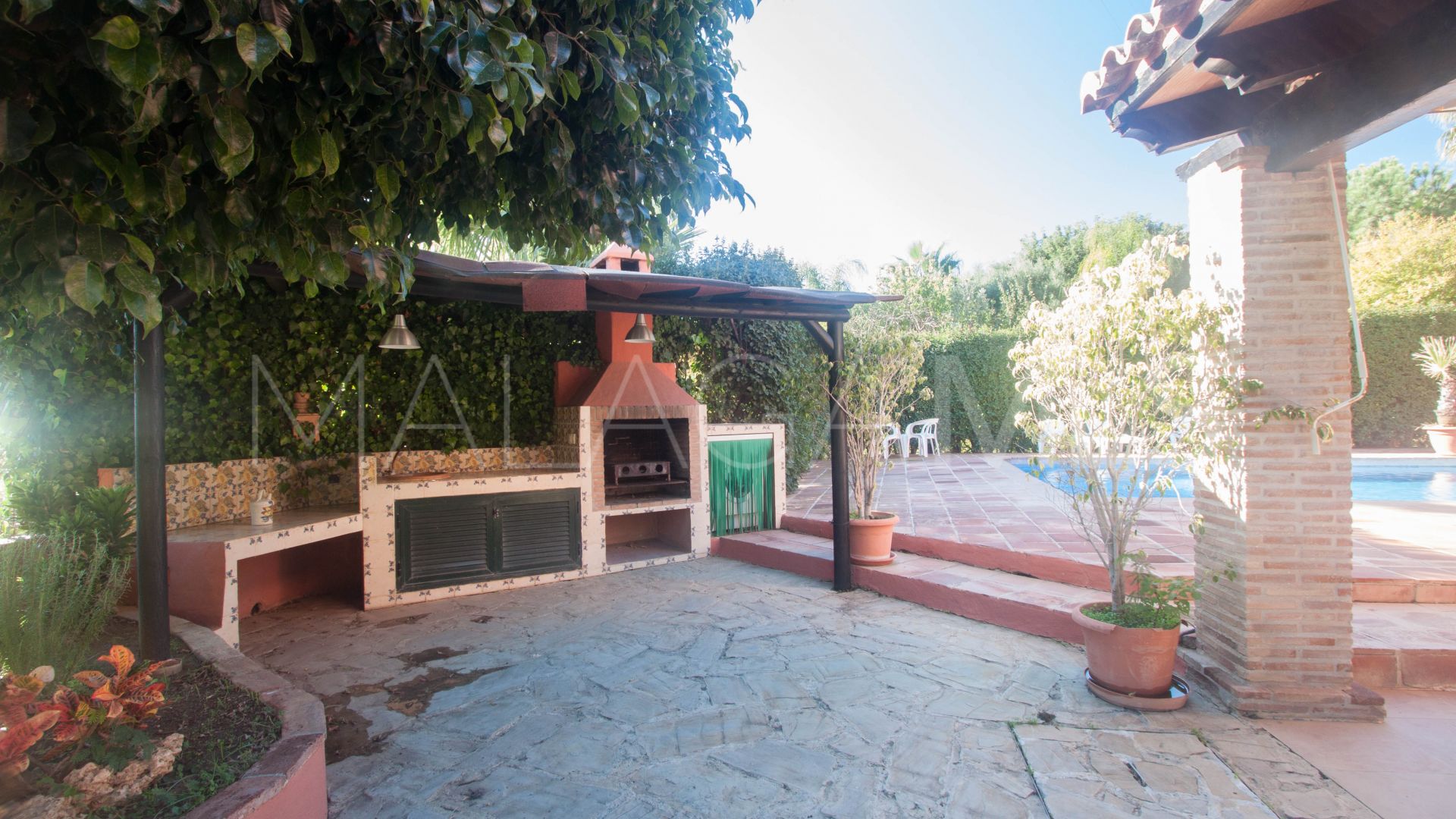 For sale finca with 4 bedrooms in Estepona