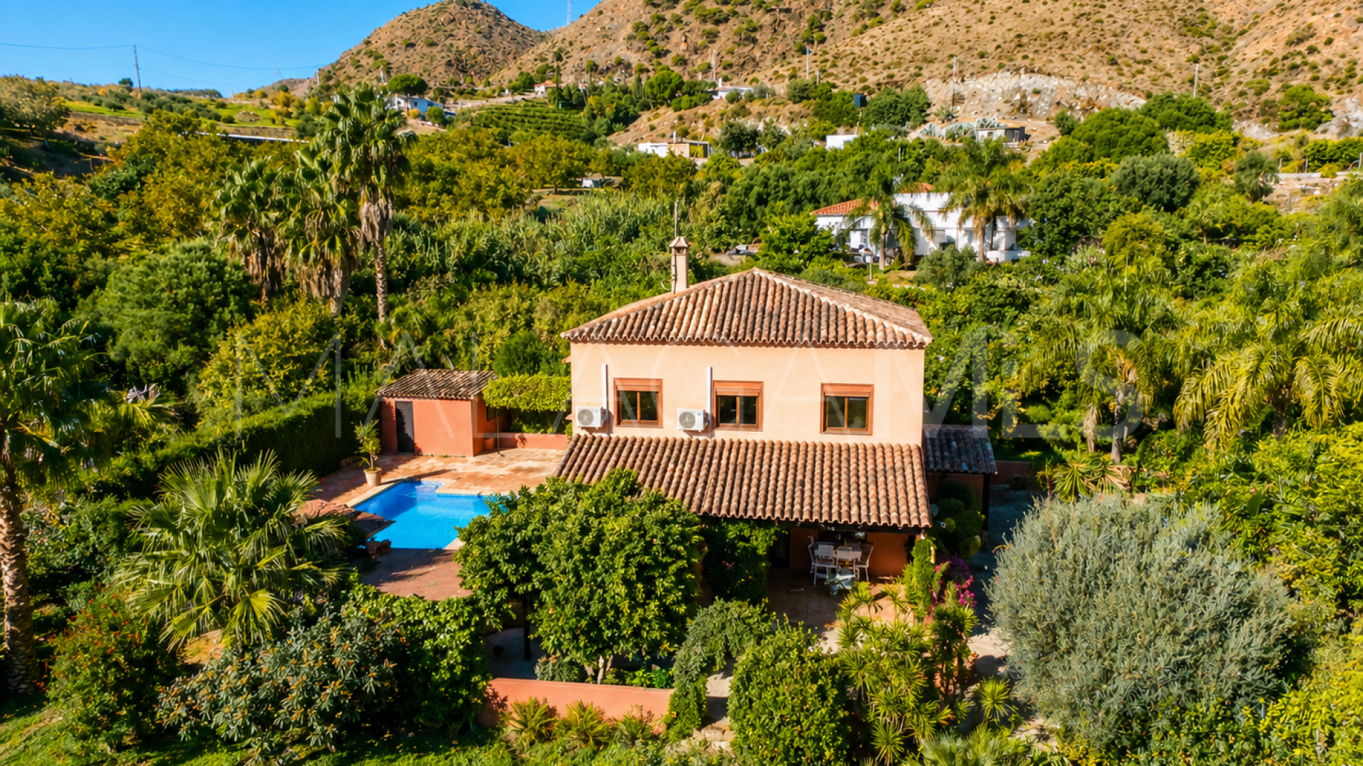 Finca with 4 bedrooms for sale in Estepona