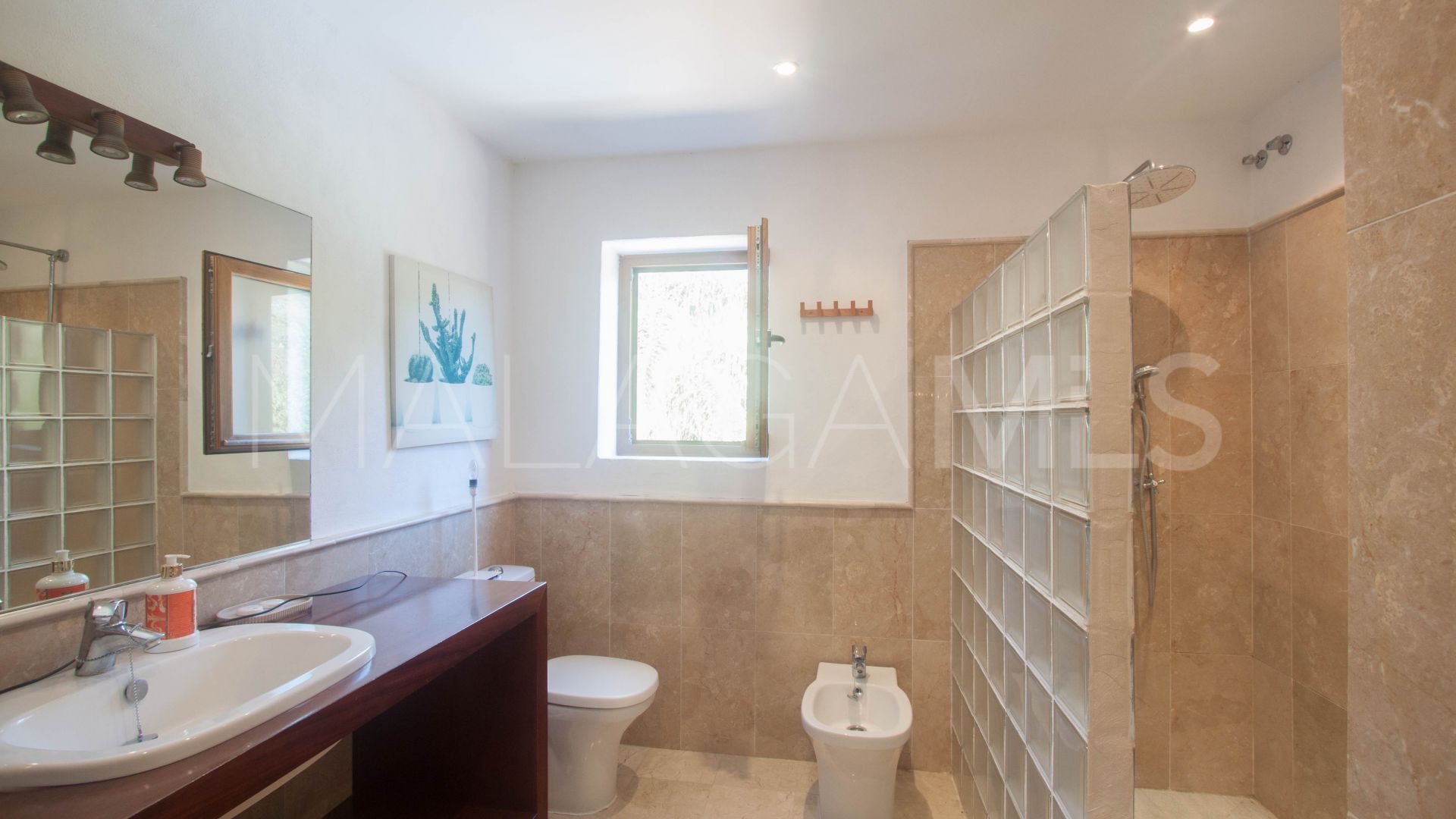 For sale finca with 4 bedrooms in Estepona