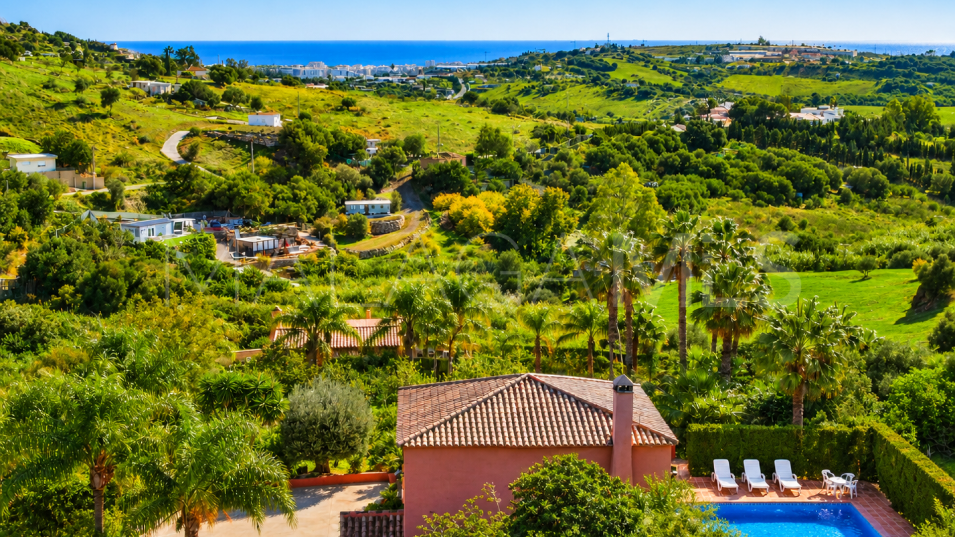 Finca with 4 bedrooms for sale in Estepona
