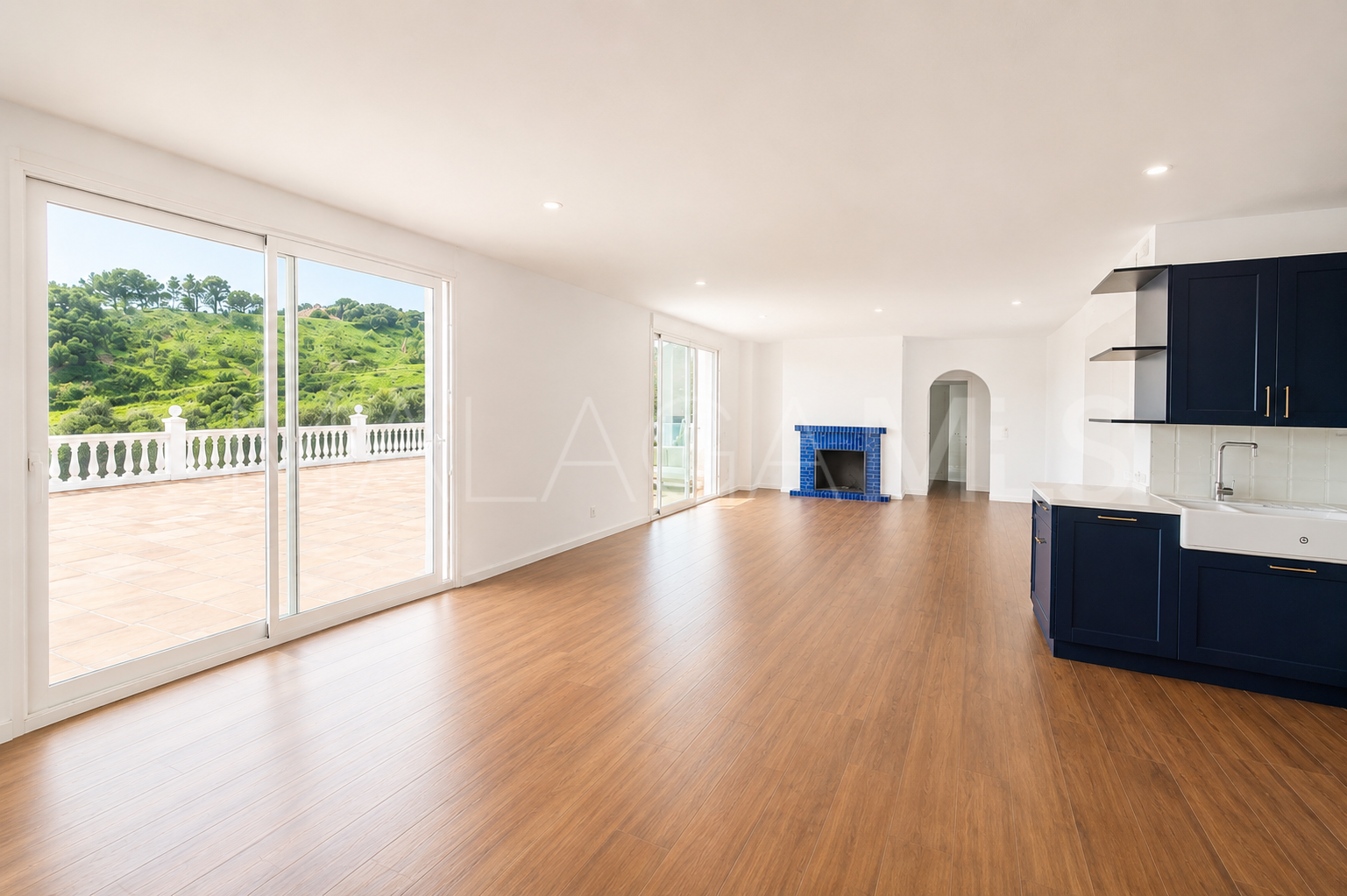 Finca for sale in Estepona