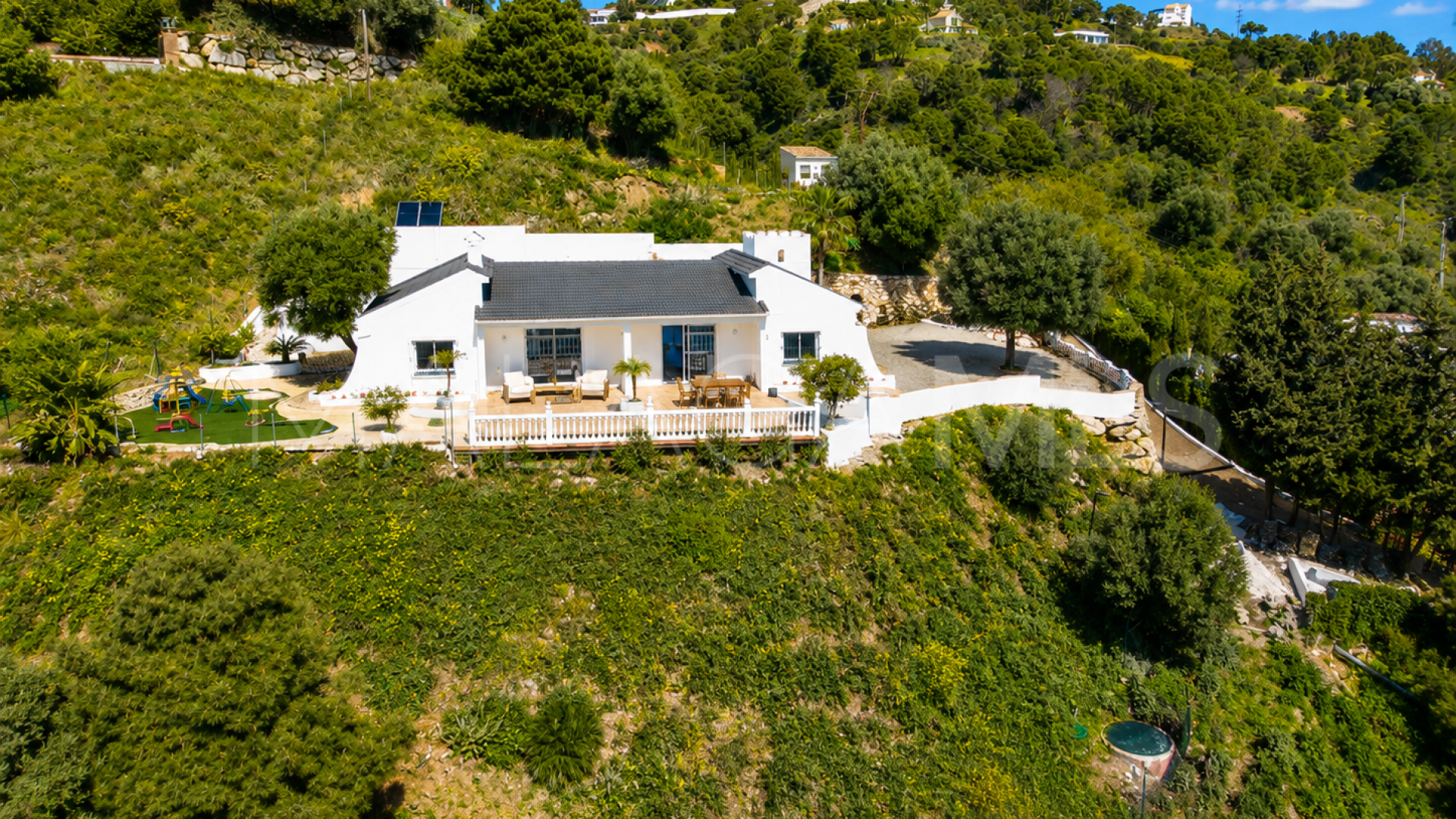 Finca for sale in Estepona