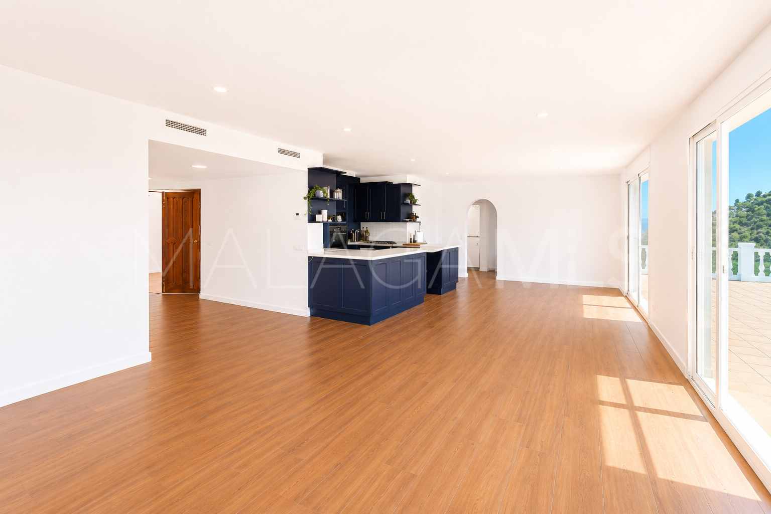 Finca for sale in Estepona