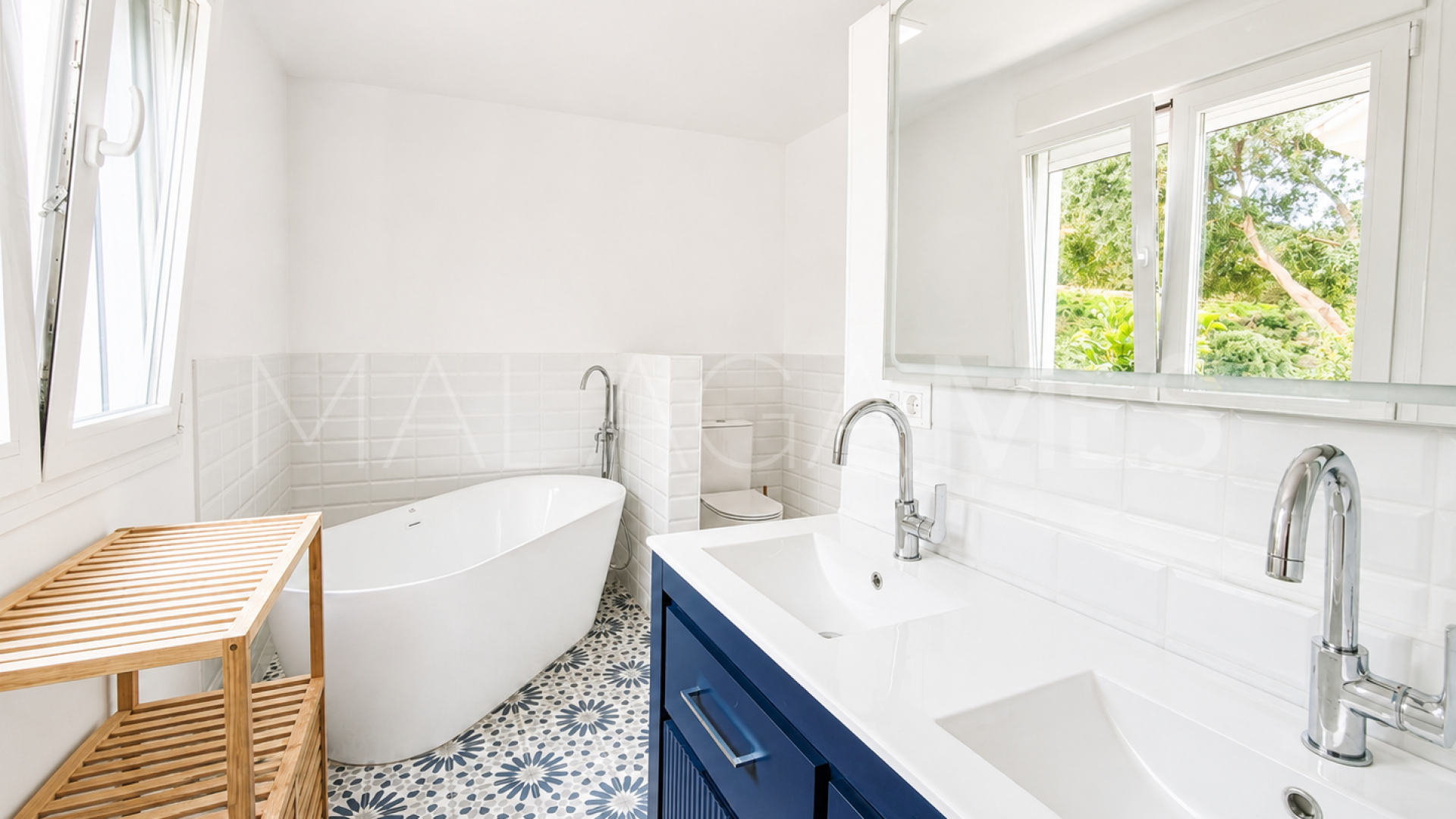 Finca for sale in Estepona