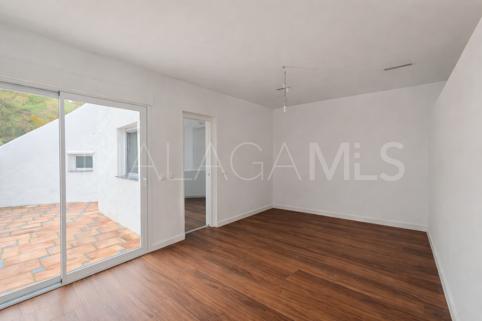 Finca for sale in Estepona