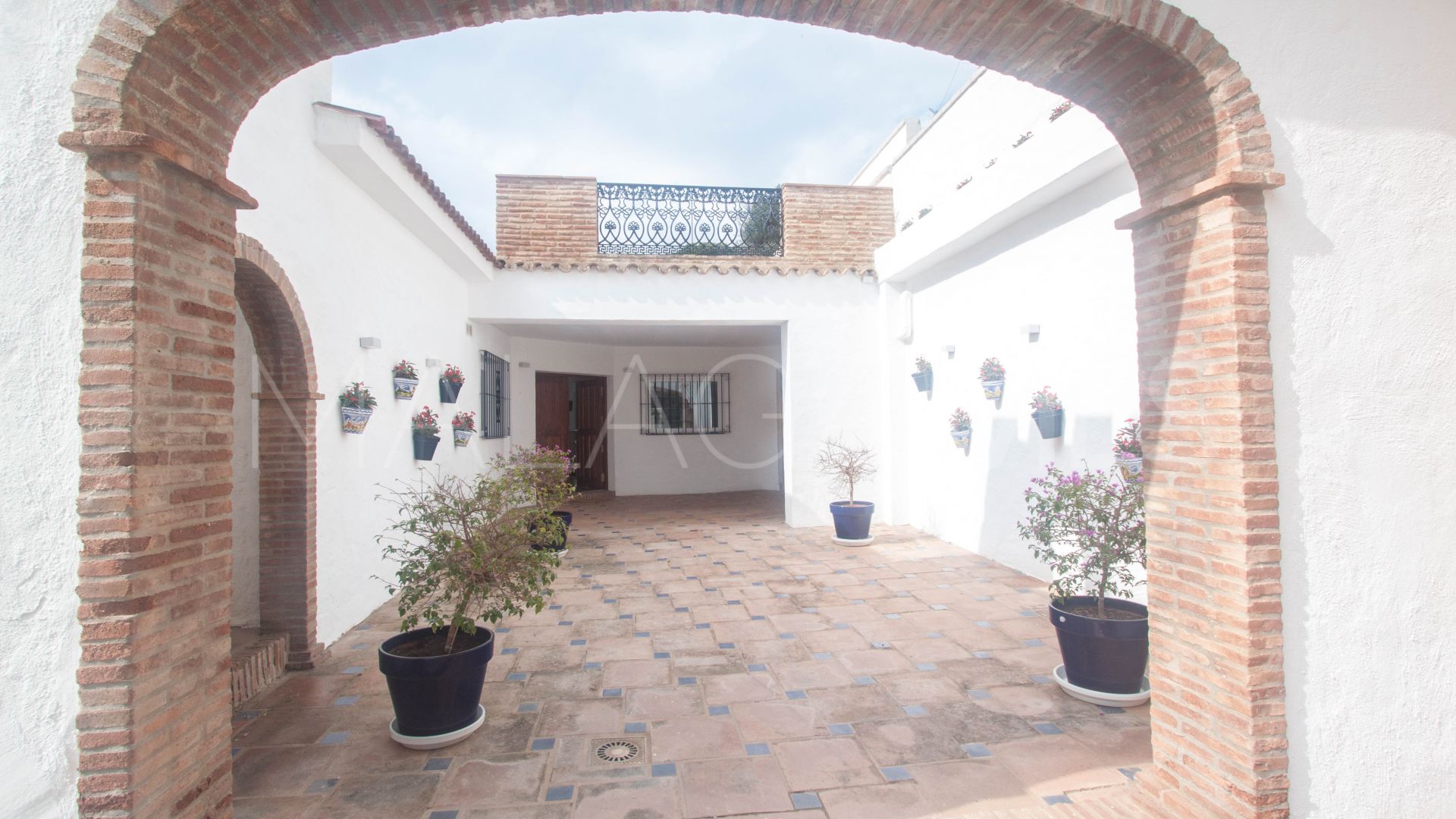 Finca for sale in Estepona