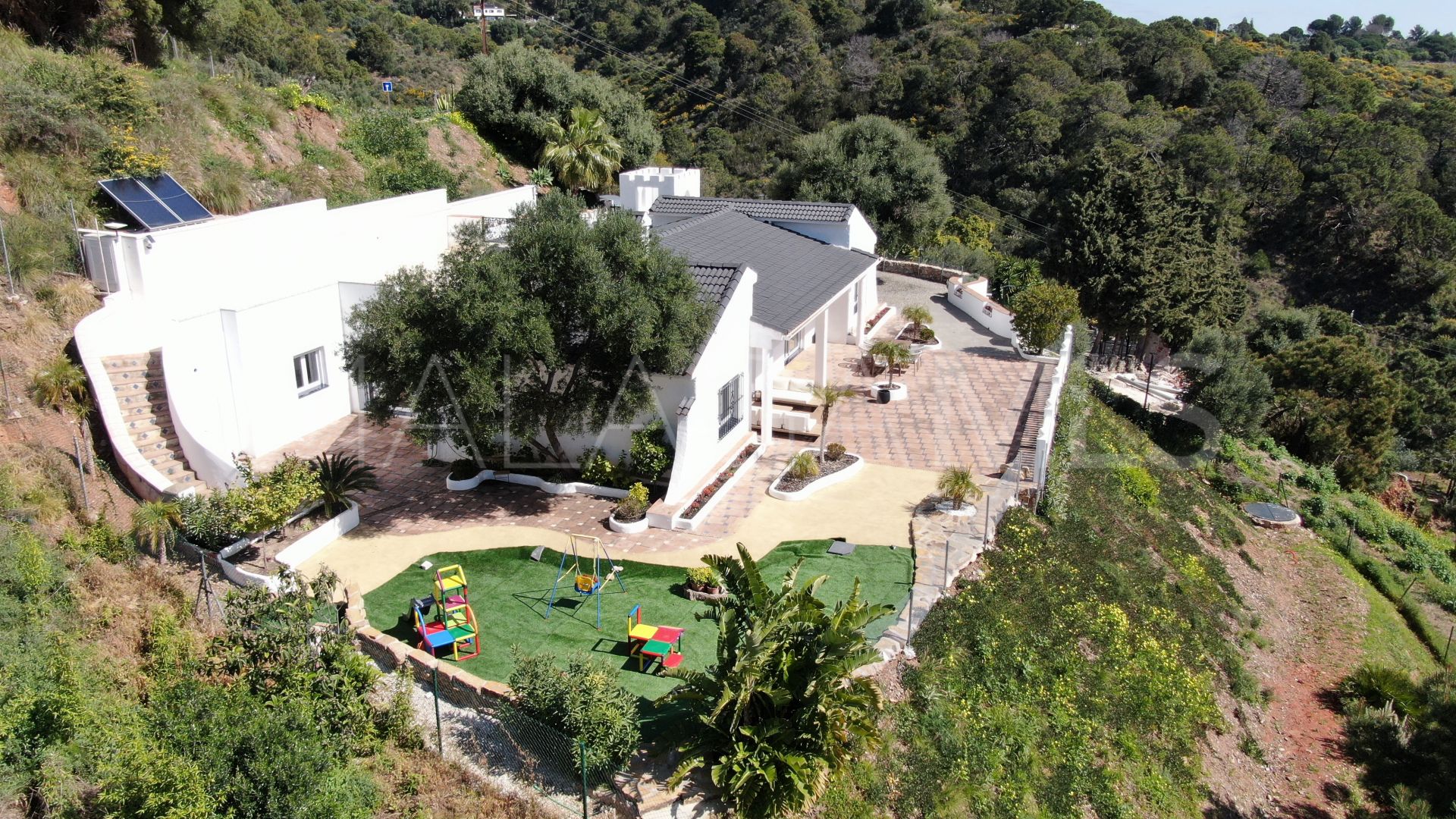 Finca for sale in Estepona