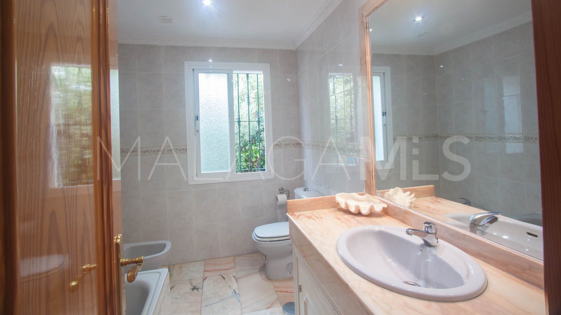 Finca for sale in Estepona