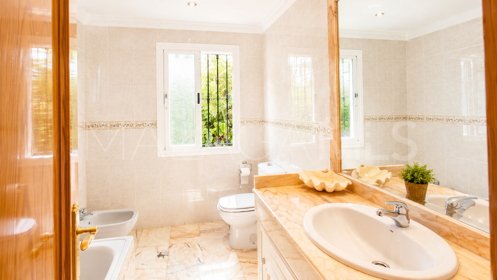 Finca with 3 bedrooms for sale in Estepona