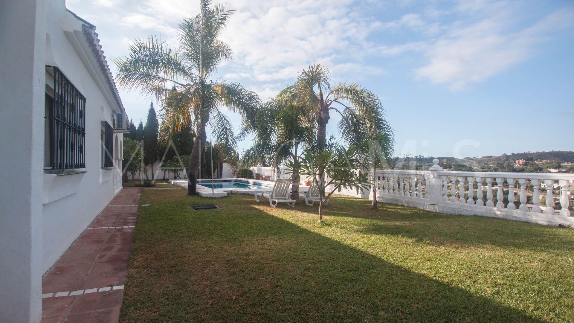 Finca for sale in Estepona