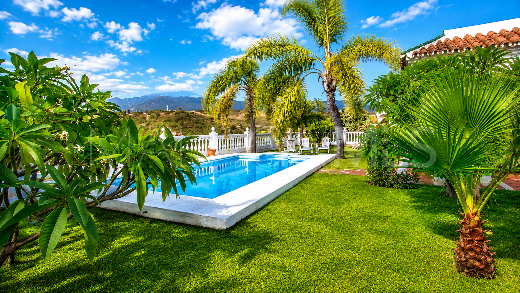 Finca with 3 bedrooms for sale in Estepona