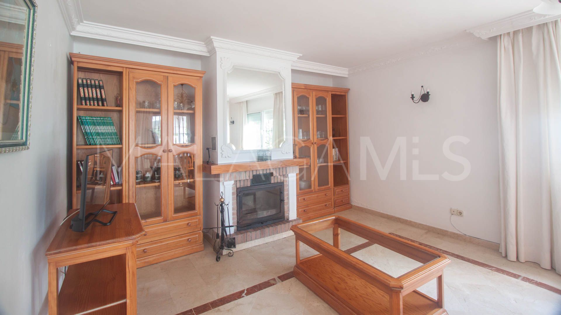 Finca for sale in Estepona
