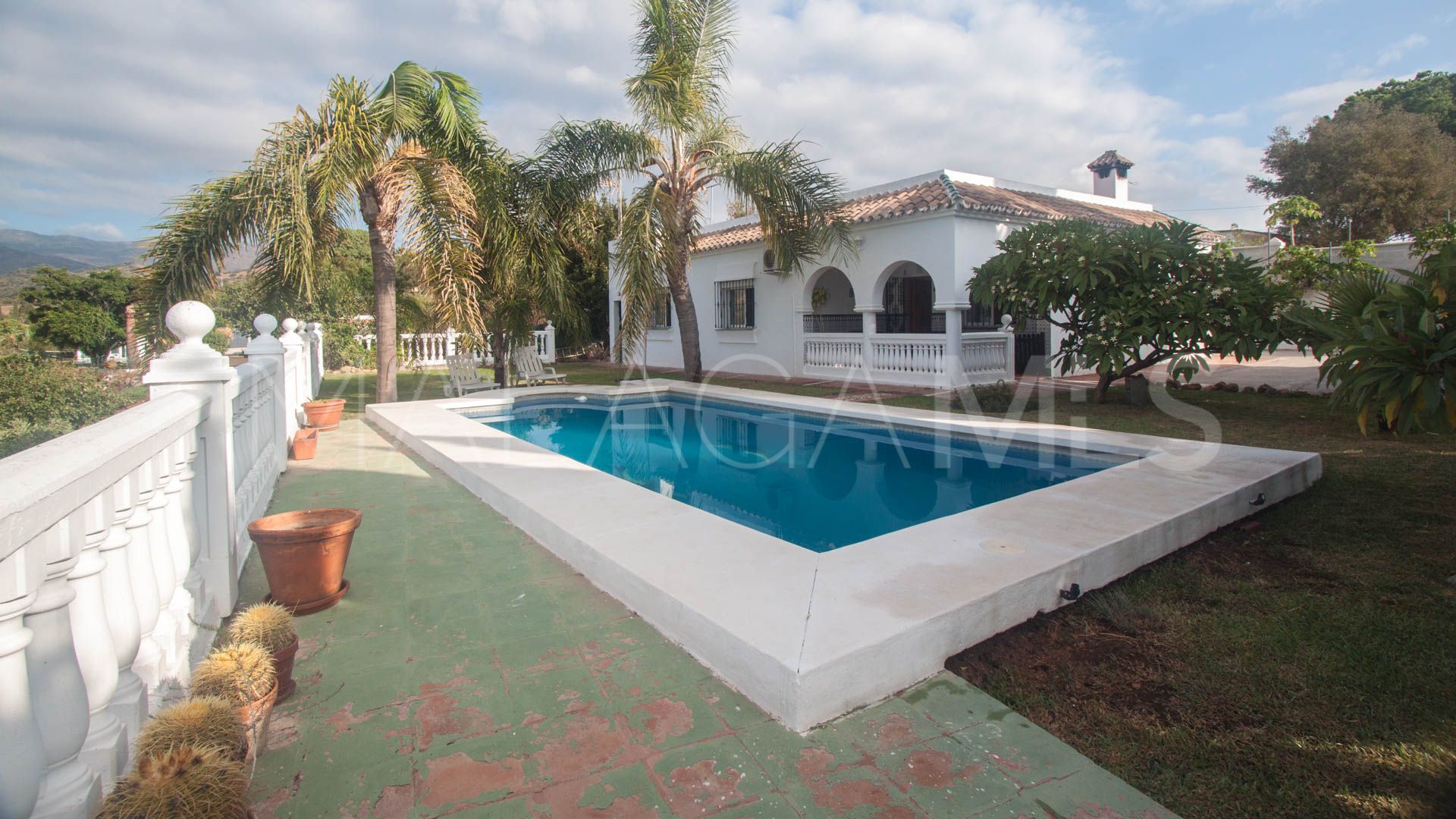 Finca for sale in Estepona