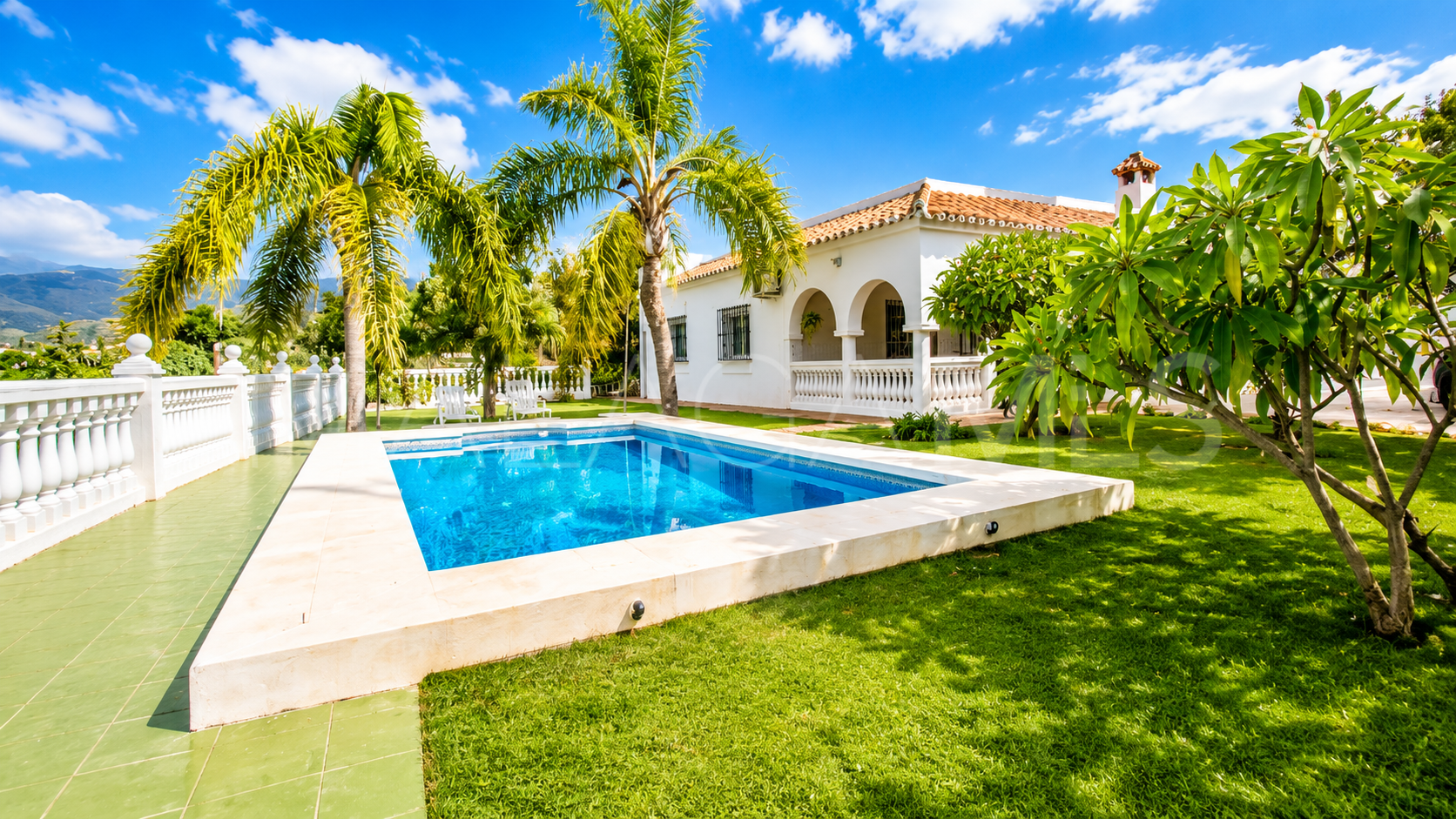Finca with 3 bedrooms for sale in Estepona
