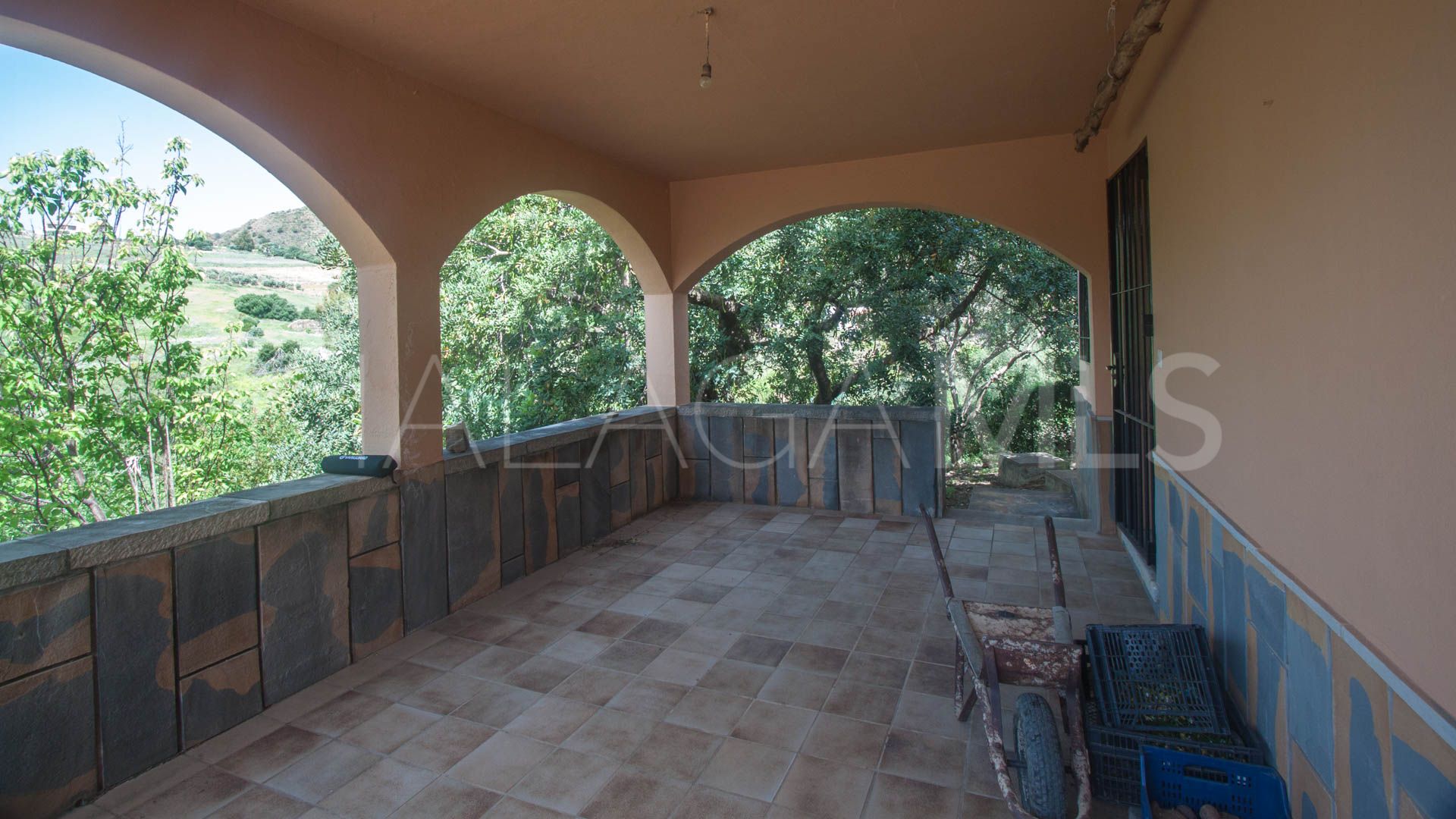 Finca for sale in Estepona