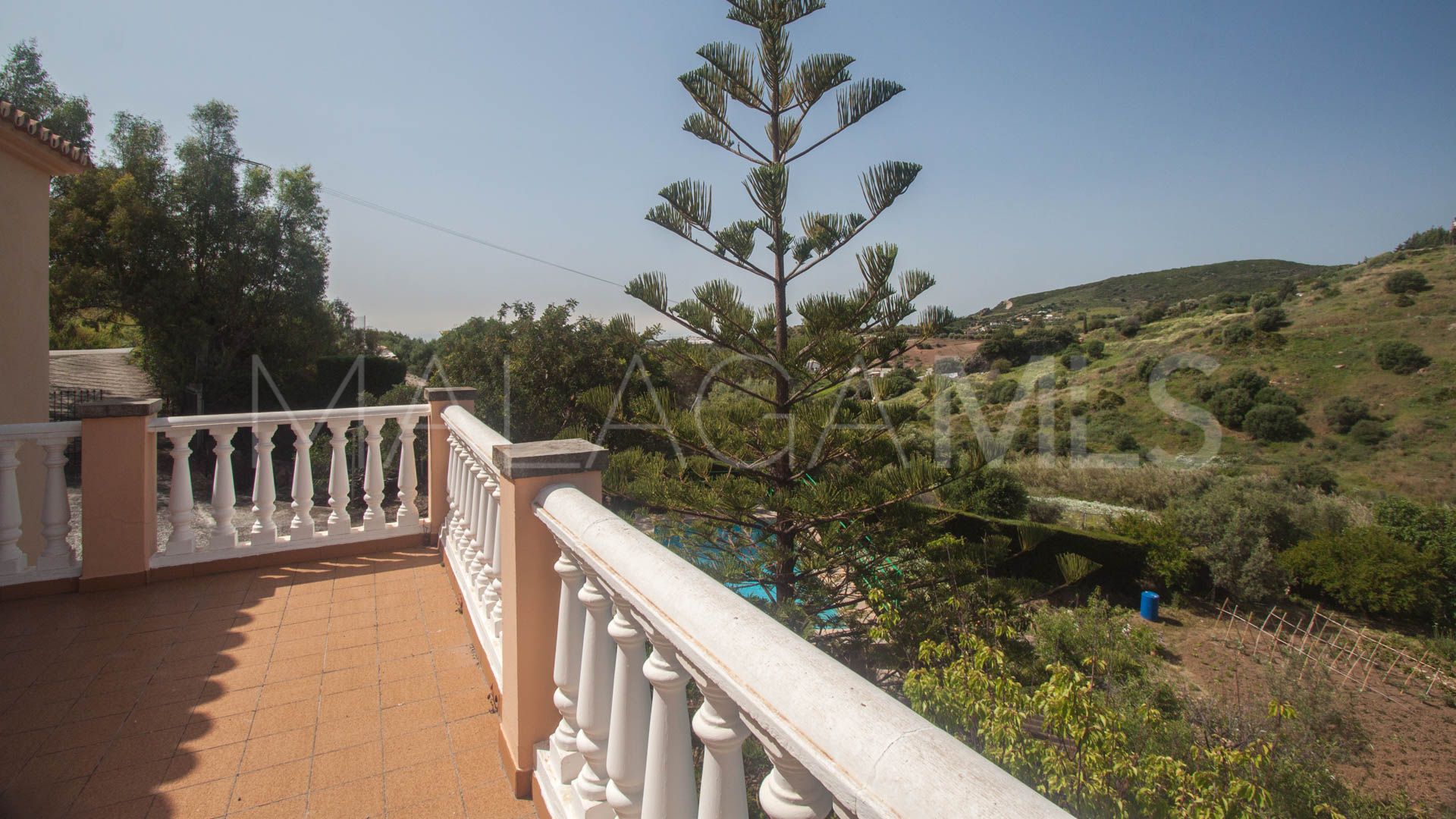 Finca for sale in Estepona