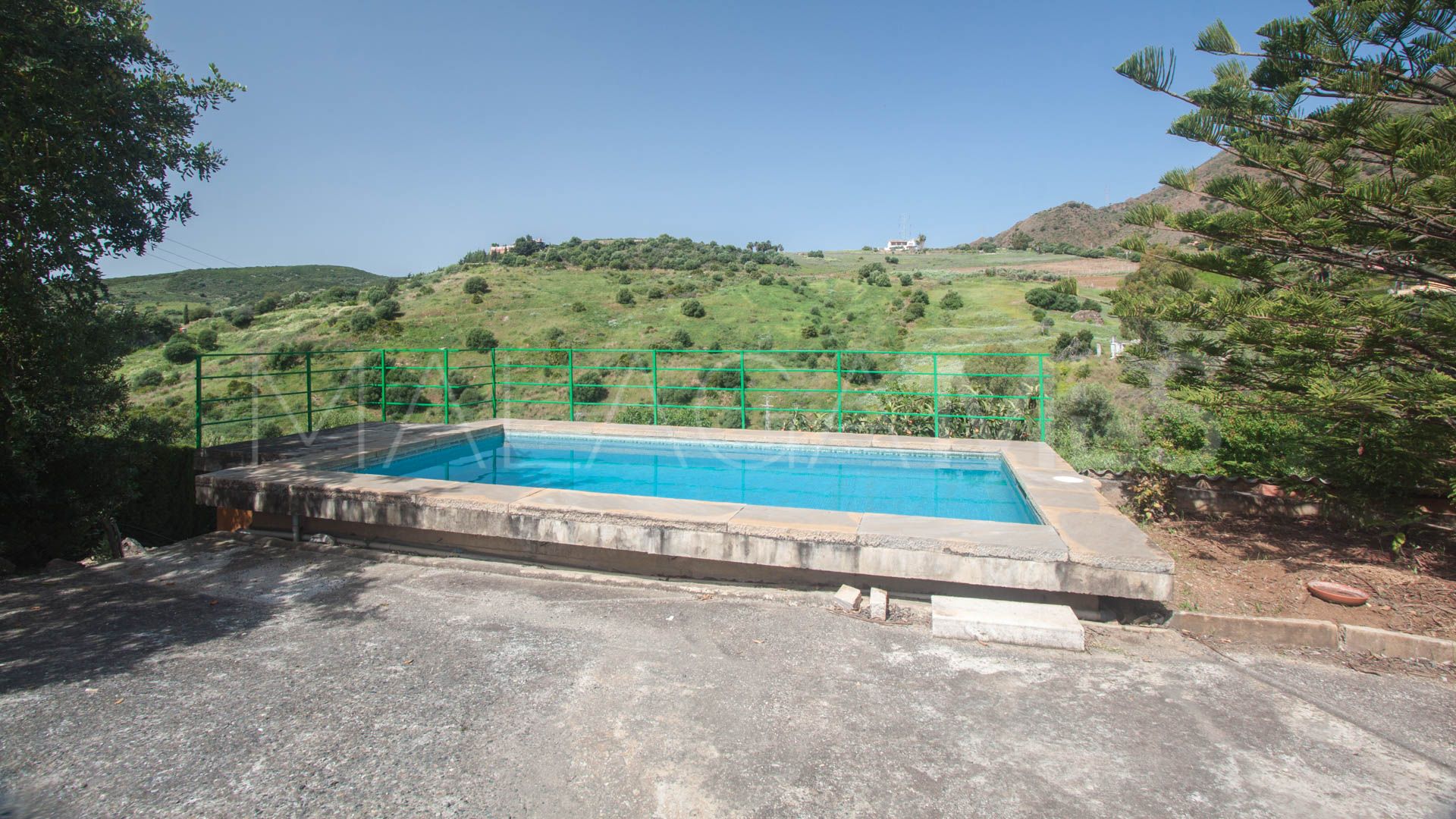 Finca for sale in Estepona