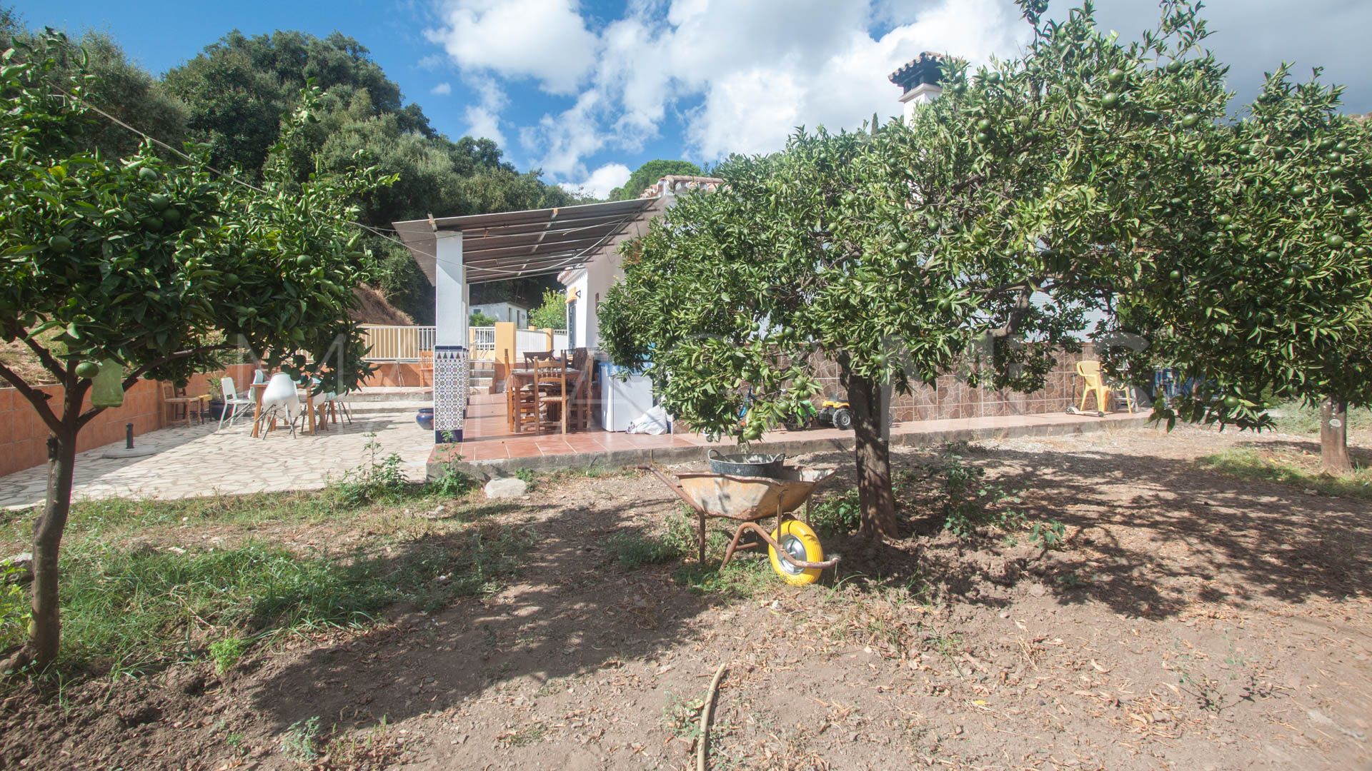 Finca for sale in Estepona