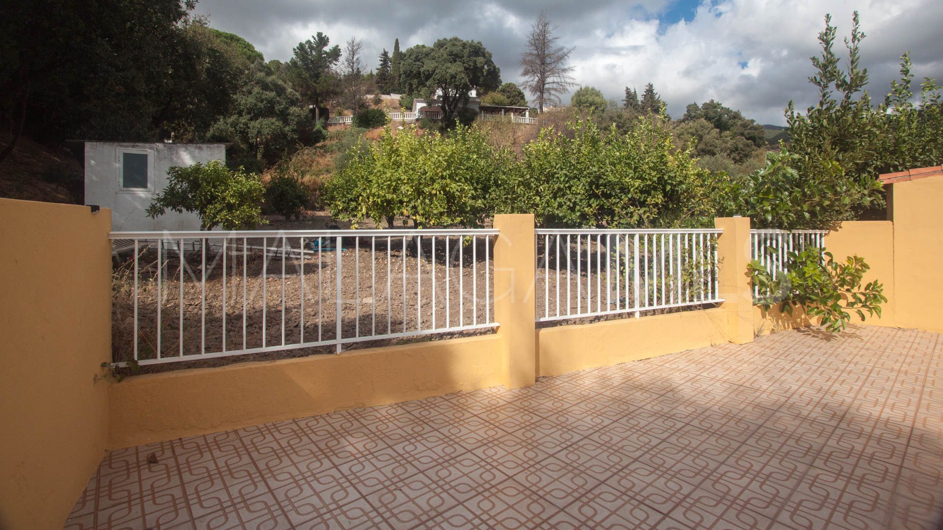 Finca for sale in Estepona